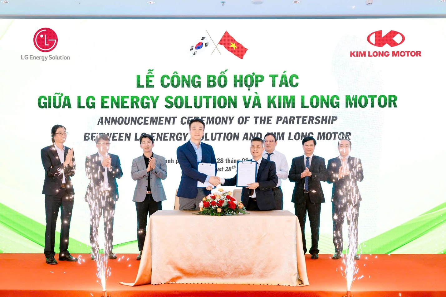 Kim Long Motor hợp tác cùng Công ty LG Energy Solution sản xuất pin ô tô điện- Ảnh 1. Kim Long Motor hợp tác cùng Công ty LG Energy Solution sản xuất pin ô tô điện- Ảnh 1.