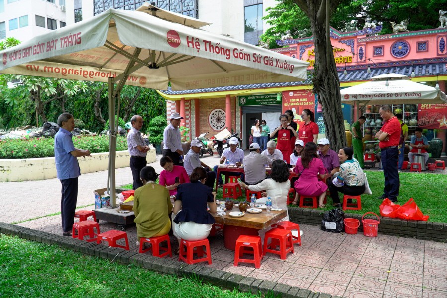 Một ngày làm nghệ nhân gốm: Trải nghiệm du lịch độc đáo tại Phường Sài Gòn- Ảnh 2. Một ngày làm nghệ nhân gốm: Trải nghiệm du lịch độc đáo tại Phường Sài Gòn- Ảnh 2.