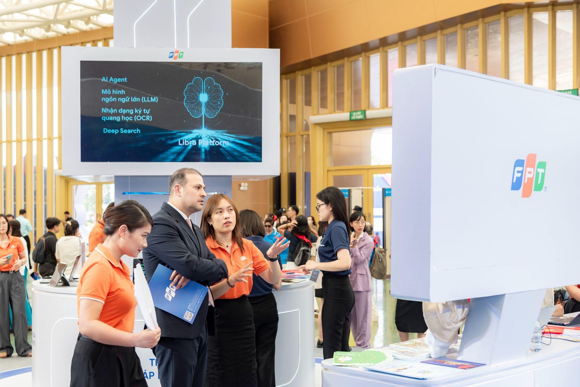 Hệ sinh thái AI FPT gây ấn tượng tại triển lãm 80 năm Hành trình Độc lập - Tự do - Hạnh phúc- Ảnh 4.