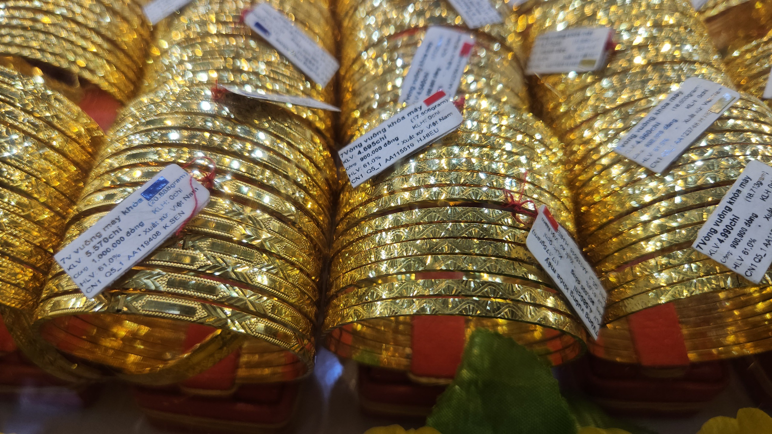 Giá vàng miếng SJC tăng cao , chạm mốc 143 , 5 triệu đồng / lượng trên thị trường tự do - Ảnh 2.