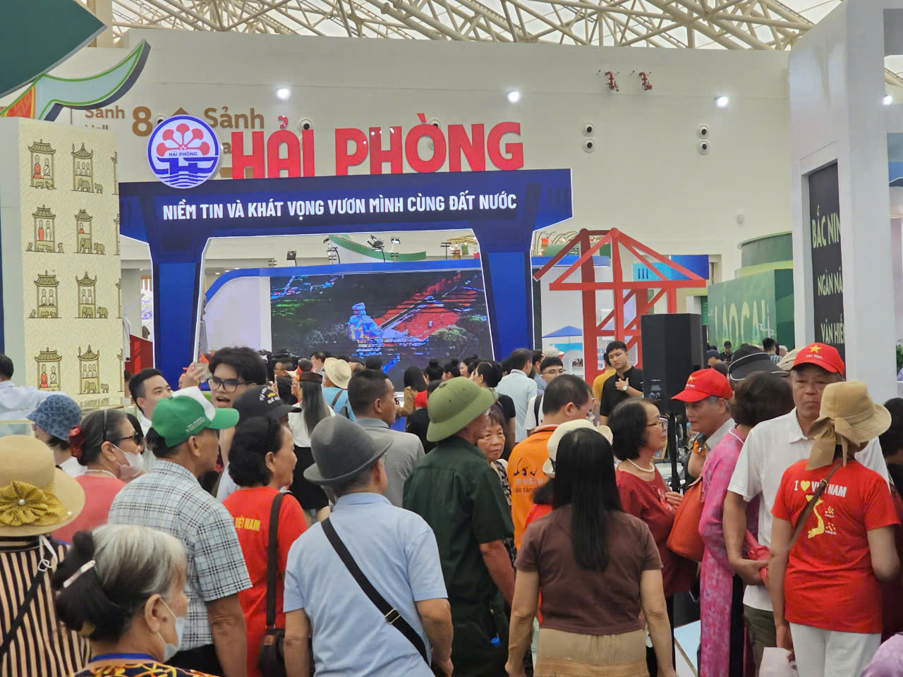 Triển lãm quốc gia lớn nhất lịch sử có gì đặc biệt mà thu hút đông nghịt khách tham quan?- Ảnh 9.
