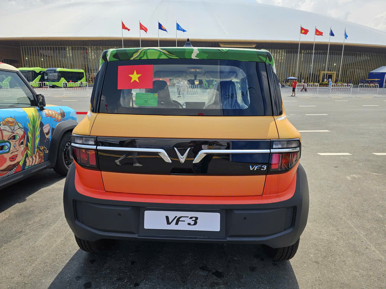 Cận cảnh dàn xe điện VinFast màu "độc lạ" lần đầu xuất hiện tại triển lãm lớn nhất lịch sử- Ảnh 18.