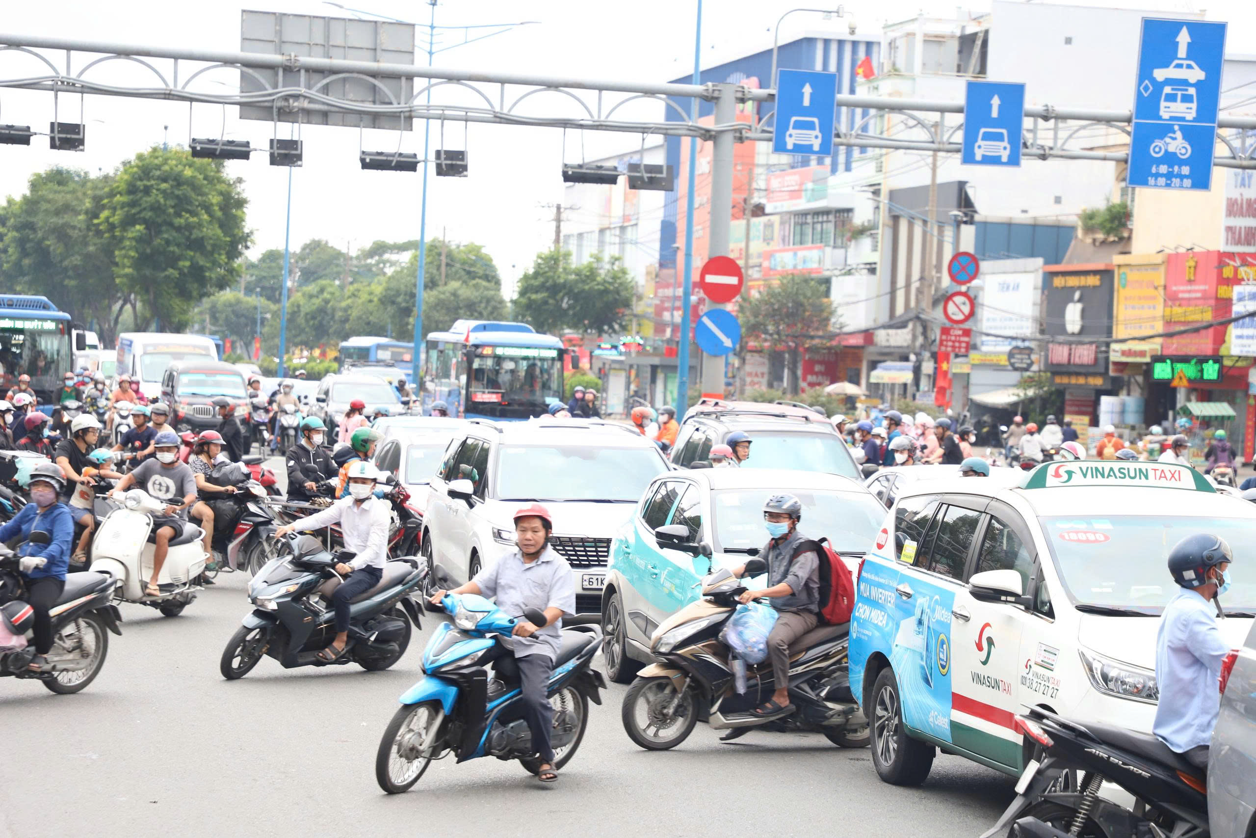 CSGT TP HCM khuyến cáo đặc biệt cho lễ 2-9 tránh ùn tắc giao thông - Ảnh 2. CSGT TP HCM khuyến cáo đặc biệt cho lễ 2-9 tránh ùn tắc giao thông - Ảnh 2.