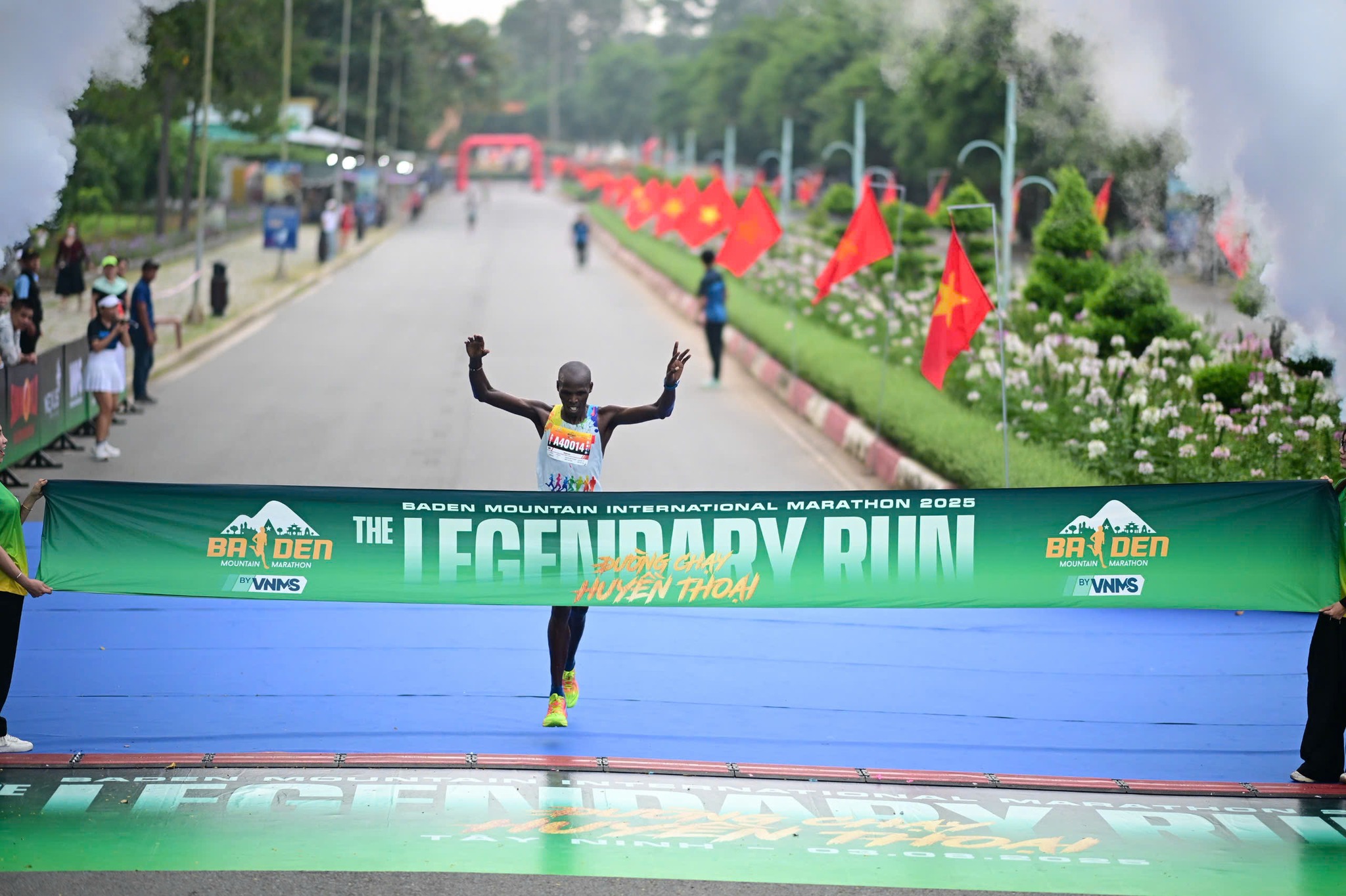 Dia agitado na montanha Ba Den - Foto 3. Ngày rộn ràng ở núi Bà Đen- Ảnh 3.