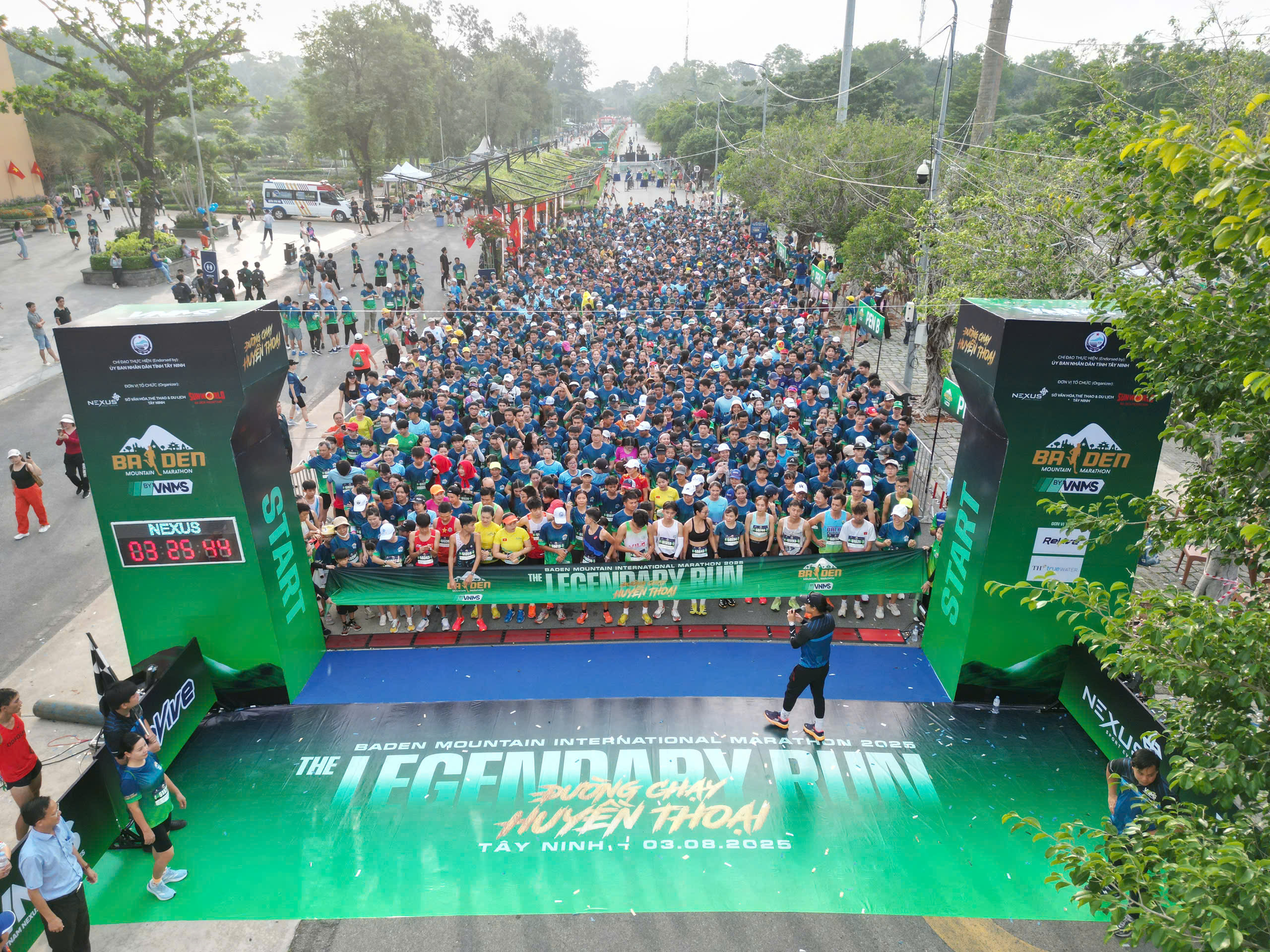 Dia agitado na montanha Ba Den - Foto 1. Ngày rộn ràng ở núi Bà Đen- Ảnh 1.