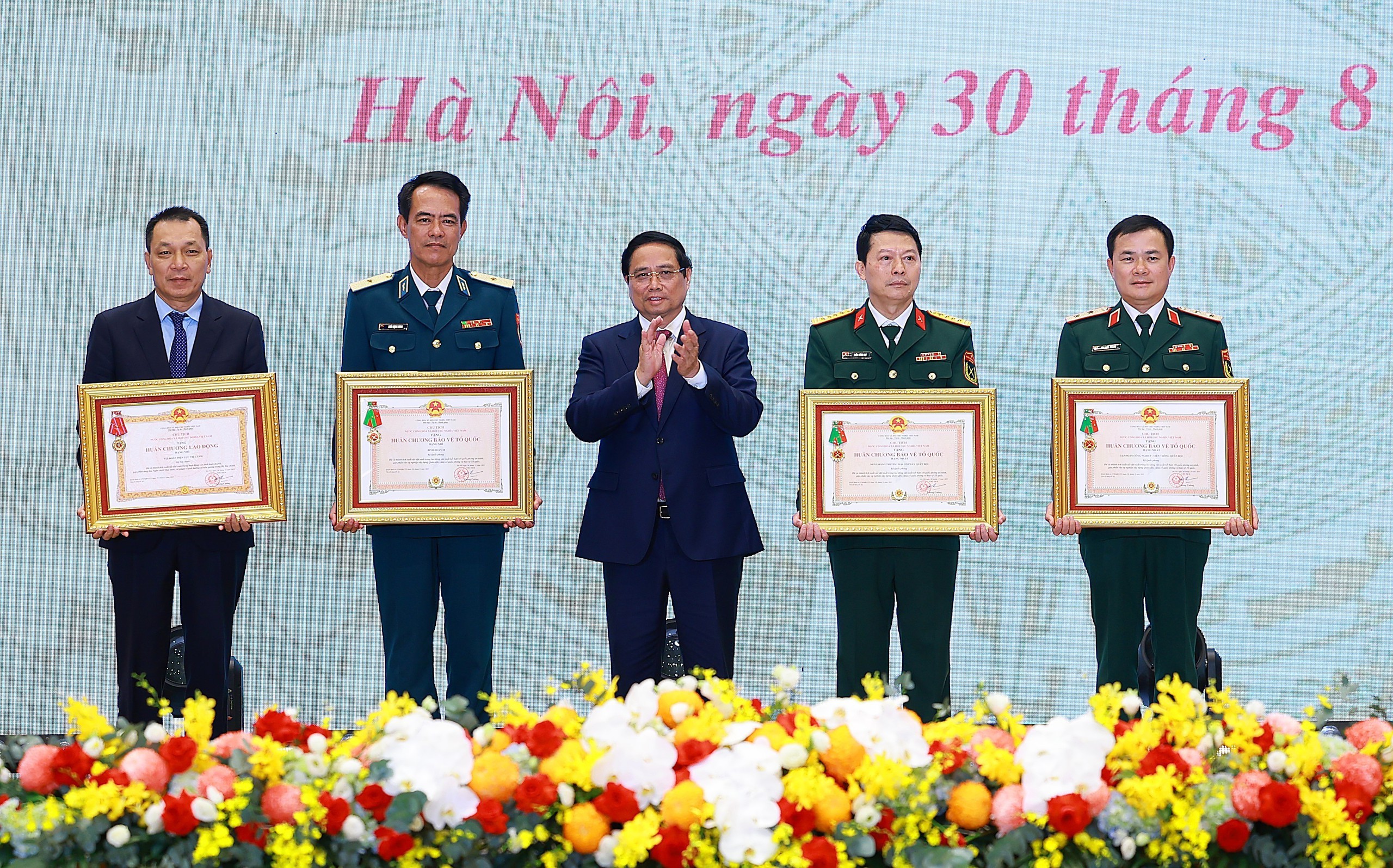 Cộng đồng doanh nghiệp đóng góp lớn cho đất nước- Ảnh 1. Cộng đồng doanh nghiệp đóng góp lớn cho đất nước- Ảnh 1.