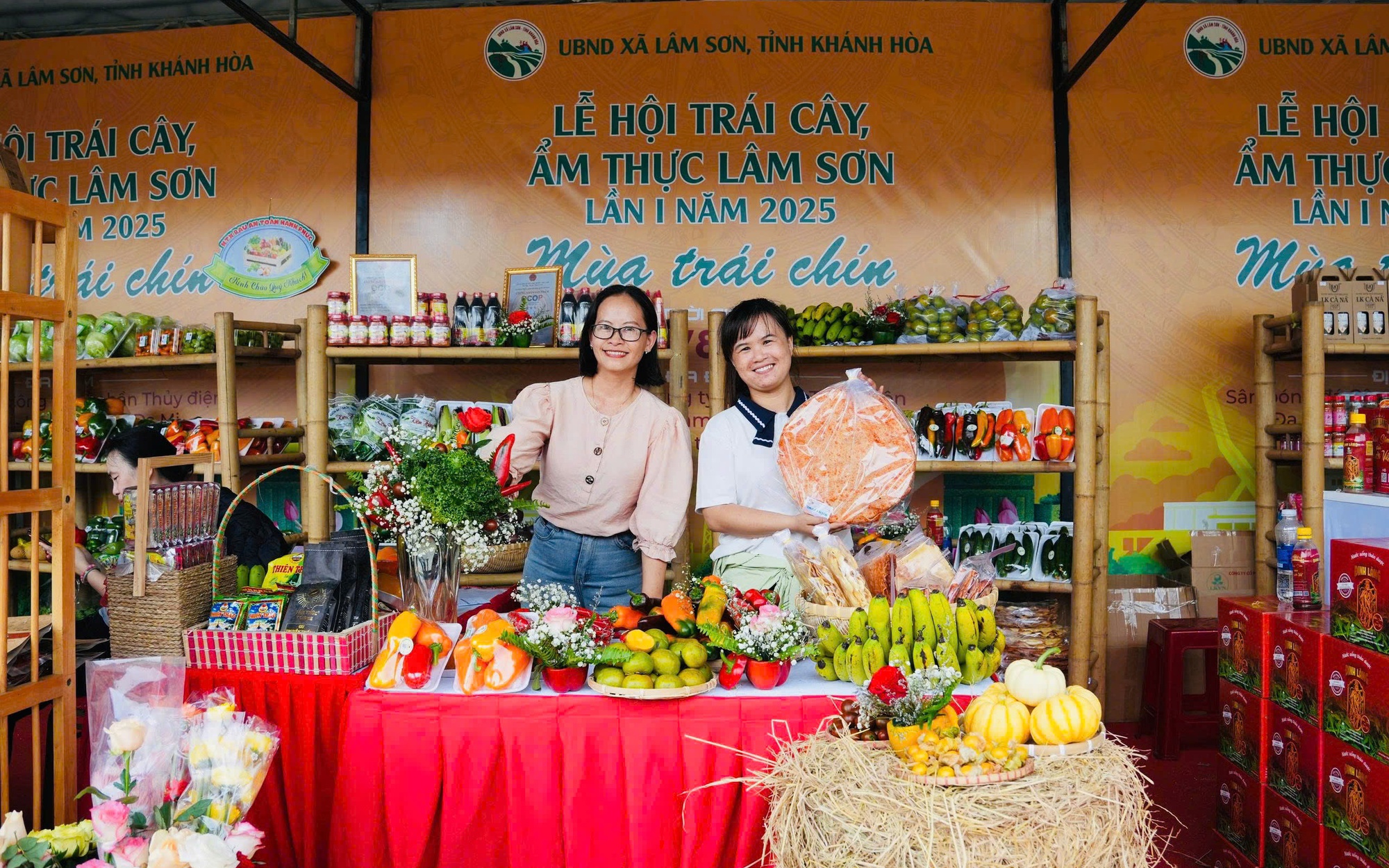 Hàng ngàn người đổ về Lâm Sơn trong ngày khai hội Lễ hội trái cây, ẩm thực 2025- Ảnh 6.