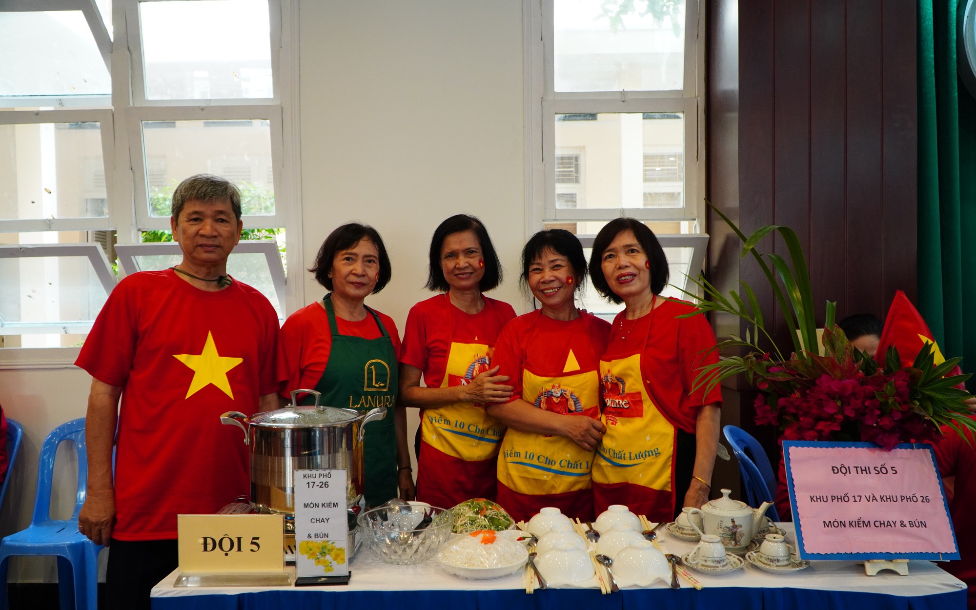 Phường Bình Thạnh khen thưởng cán bộ thực hiện mô hình chính quyền địa phương 2 cấp - Ảnh 3.