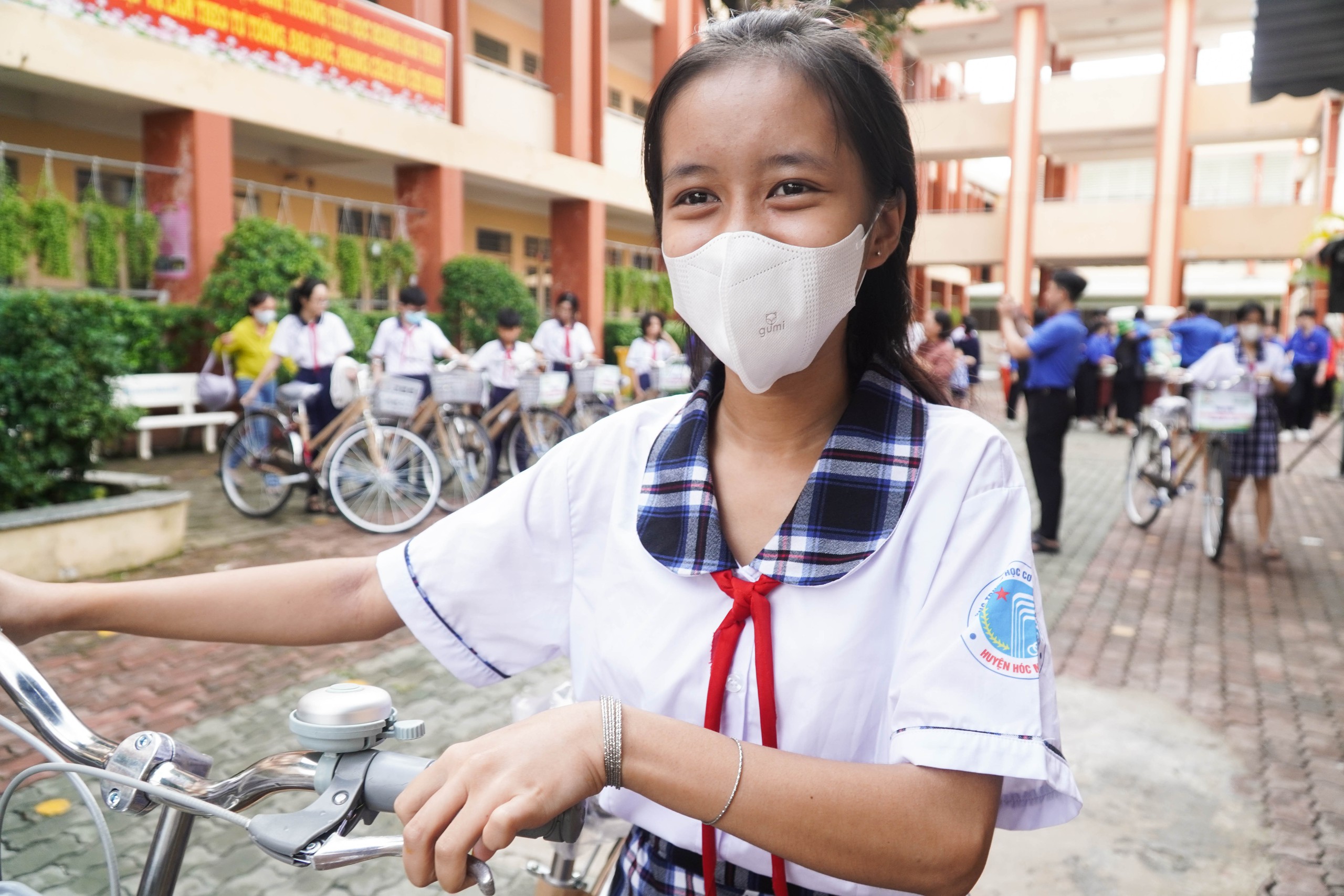 Ấm lòng Tết Độc lập: Học trò có xe, người già có quà - Ảnh 3.