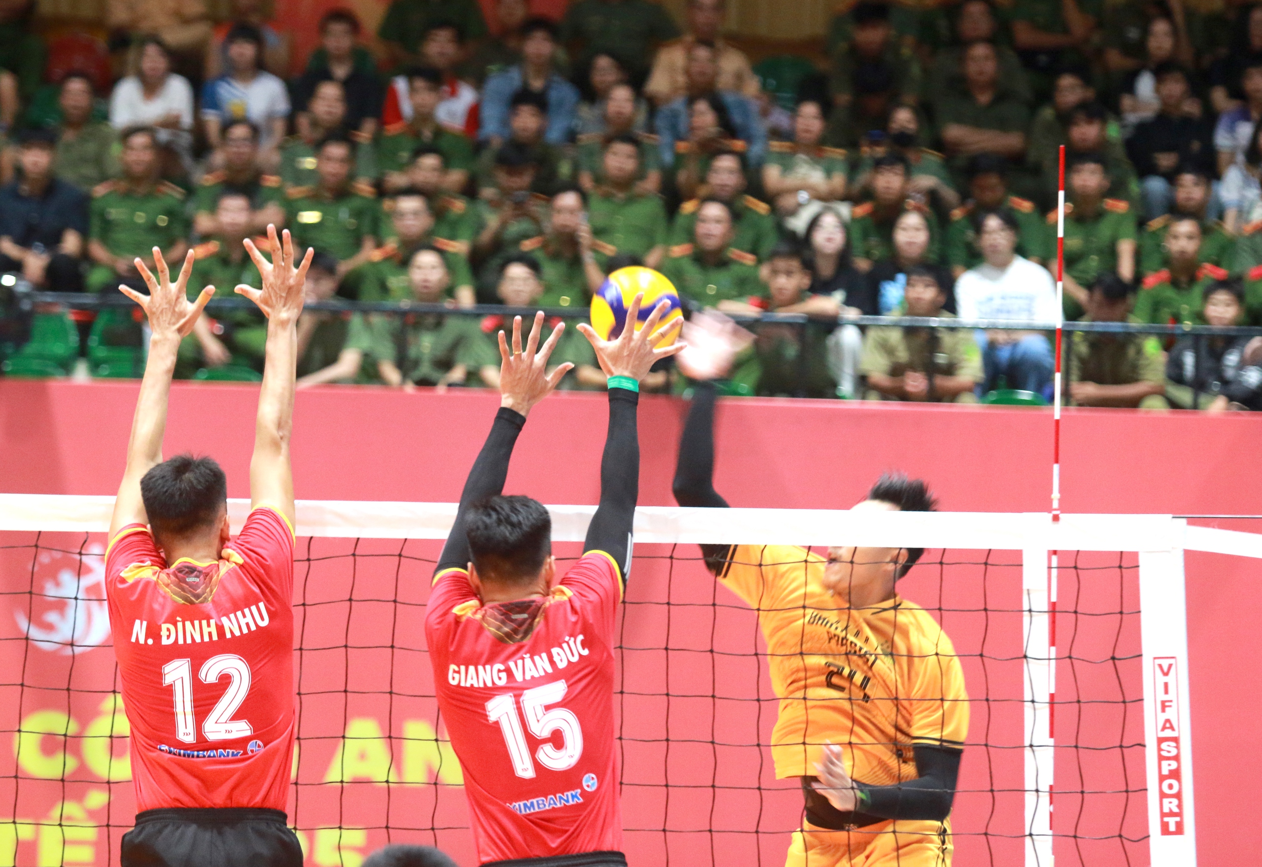 インドネシアチームが2025年国際警察バレーボールトーナメントで優勝しました - 写真3。 Đội Indonesia vô địch Giải bóng chuyền Công an, Cảnh sát quốc tế 2025- Ảnh 3.