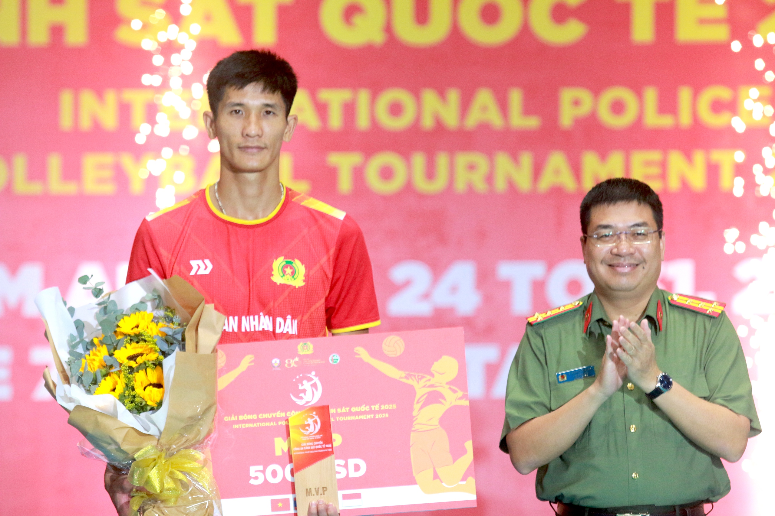 インドネシアチームが2025年国際警察バレーボールトーナメントで優勝 - 写真8。 Đội Indonesia vô địch Giải bóng chuyền Công an, Cảnh sát quốc tế 2025- Ảnh 8.