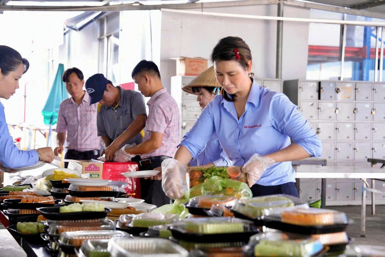 Gieo yêu thương, gặt hạnh phúc- Ảnh 1. Gieo yêu thương, gặt hạnh phúc- Ảnh 1.