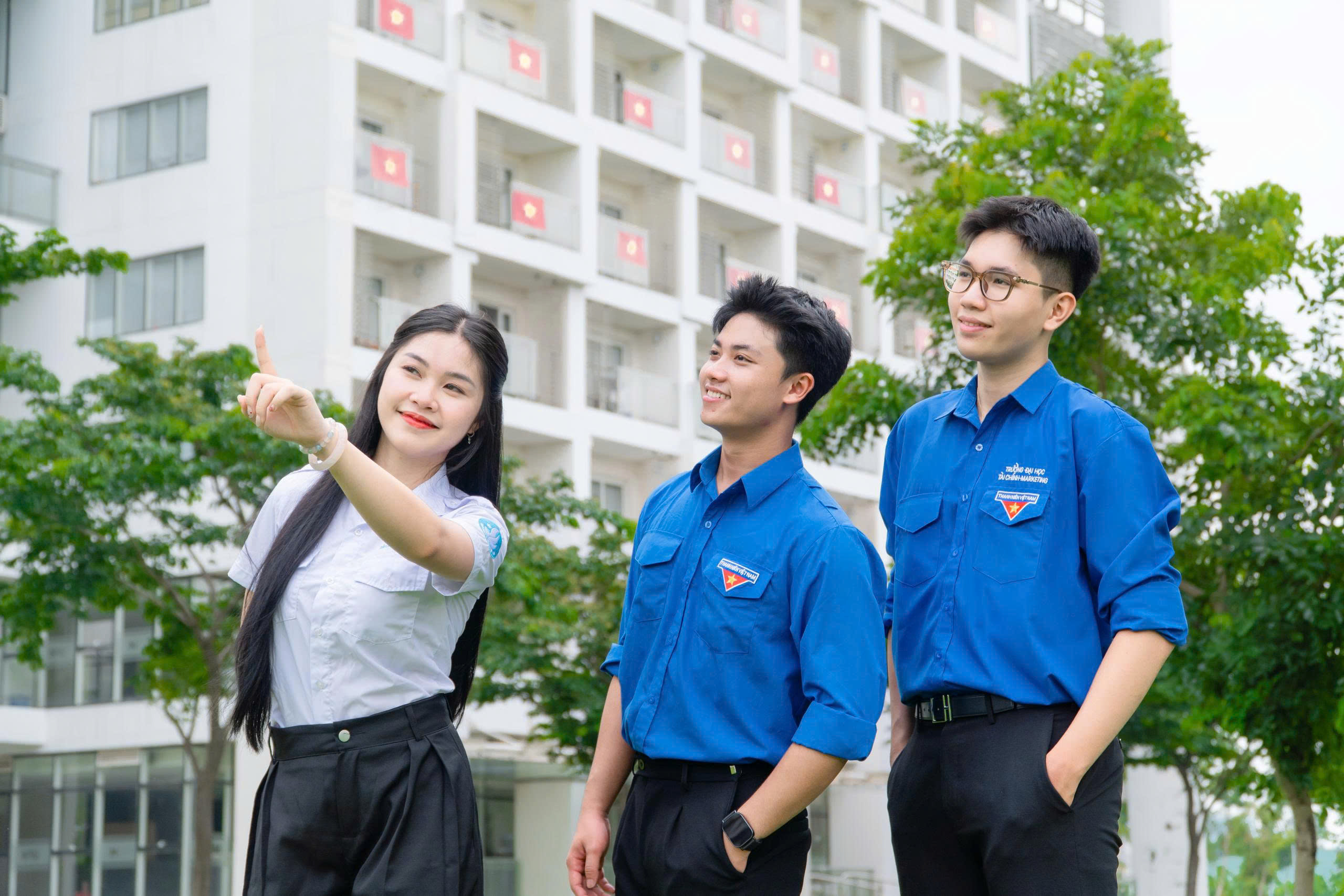 Nhà trường lì xì Tết Độc lập, sinh viên bắt trend
