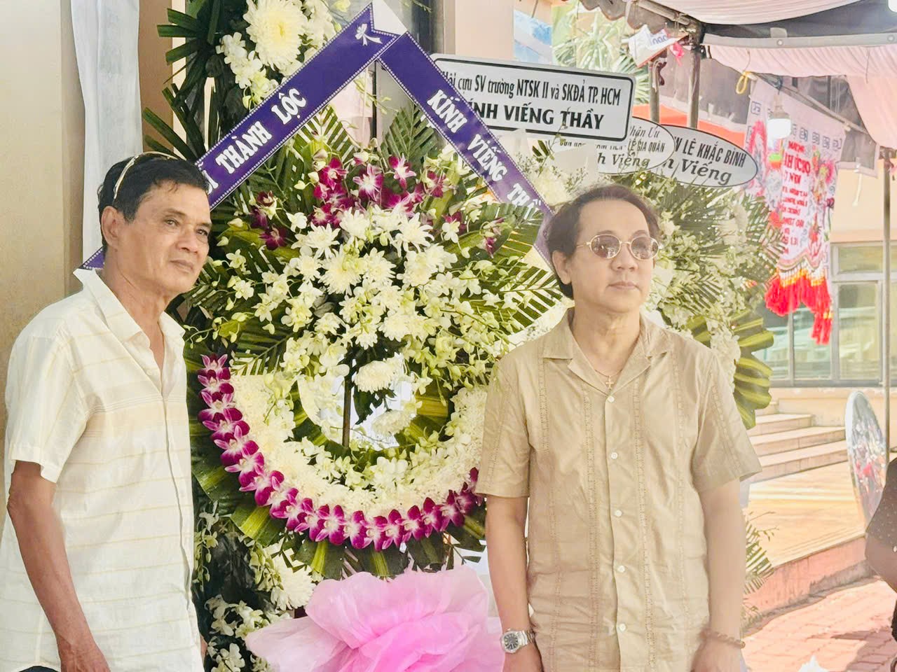 Trịnh Kim Chi, Minh Nhí, Quyền Linh nghẹn ngào tiễn biệt Nhà giáo ưu tú, đạo diễn Nguyễn Văn Phúc- Ảnh 2. Trịnh Kim Chi, Minh Nhí, Quyền Linh nghẹn ngào tiễn biệt Nhà giáo ưu tú, đạo diễn Nguyễn Văn Phúc- Ảnh 2.