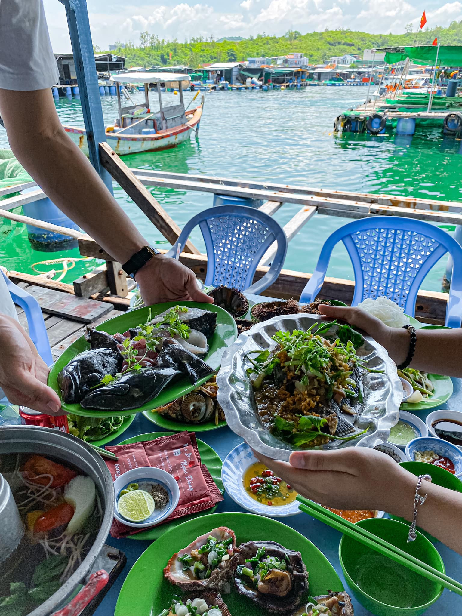 Nghỉ lễ 2-9 tại làng ven biển: Trải nghiệm hải sản tươi ngon giá rẻ - Ảnh 3. Nghỉ lễ 2-9 tại làng ven biển: Trải nghiệm hải sản tươi ngon giá rẻ - Ảnh 3.