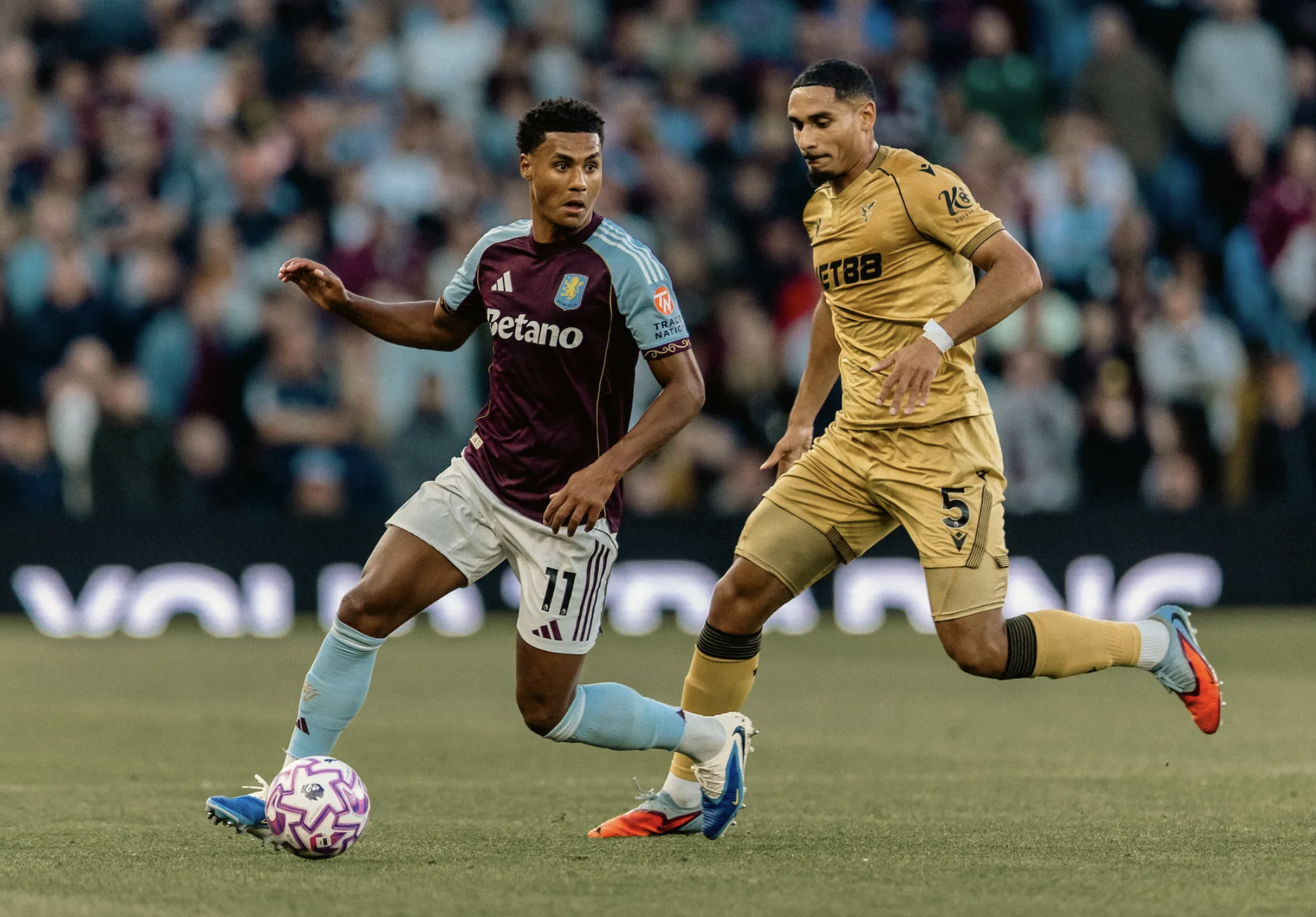 Crystal Palace thăng hoa, hạ gục Aston Villa 3-0 tại Villa Park- Ảnh 1. Crystal Palace thăng hoa, hạ gục Aston Villa 3-0 tại Villa Park- Ảnh 1.