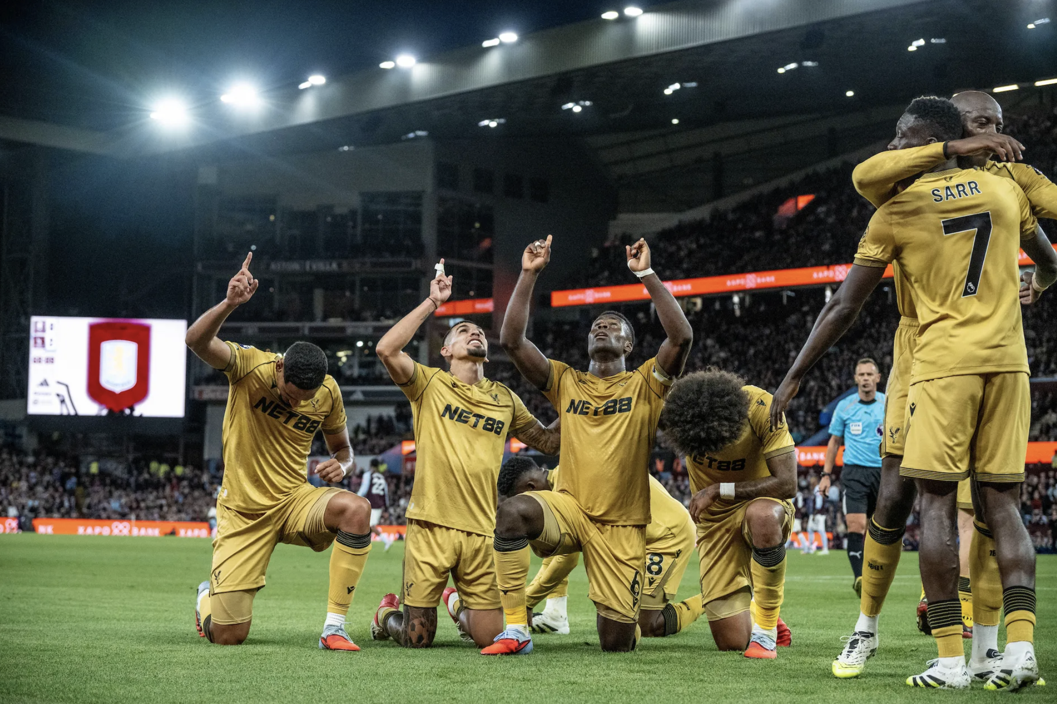 Crystal Palace thăng hoa, hạ gục Aston Villa 3-0 tại Villa Park- Ảnh 5. Crystal Palace thăng hoa, hạ gục Aston Villa 3-0 tại Villa Park- Ảnh 5.