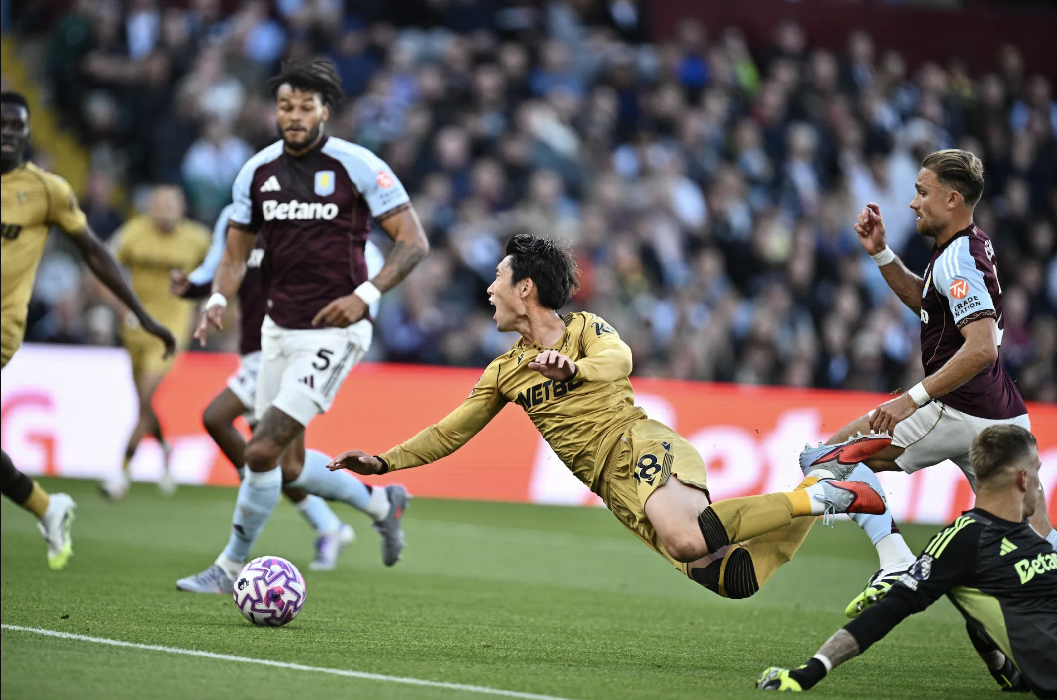 Crystal Palace thăng hoa, hạ gục Aston Villa 3-0 tại Villa Park- Ảnh 2. Crystal Palace thăng hoa, hạ gục Aston Villa 3-0 tại Villa Park- Ảnh 2.