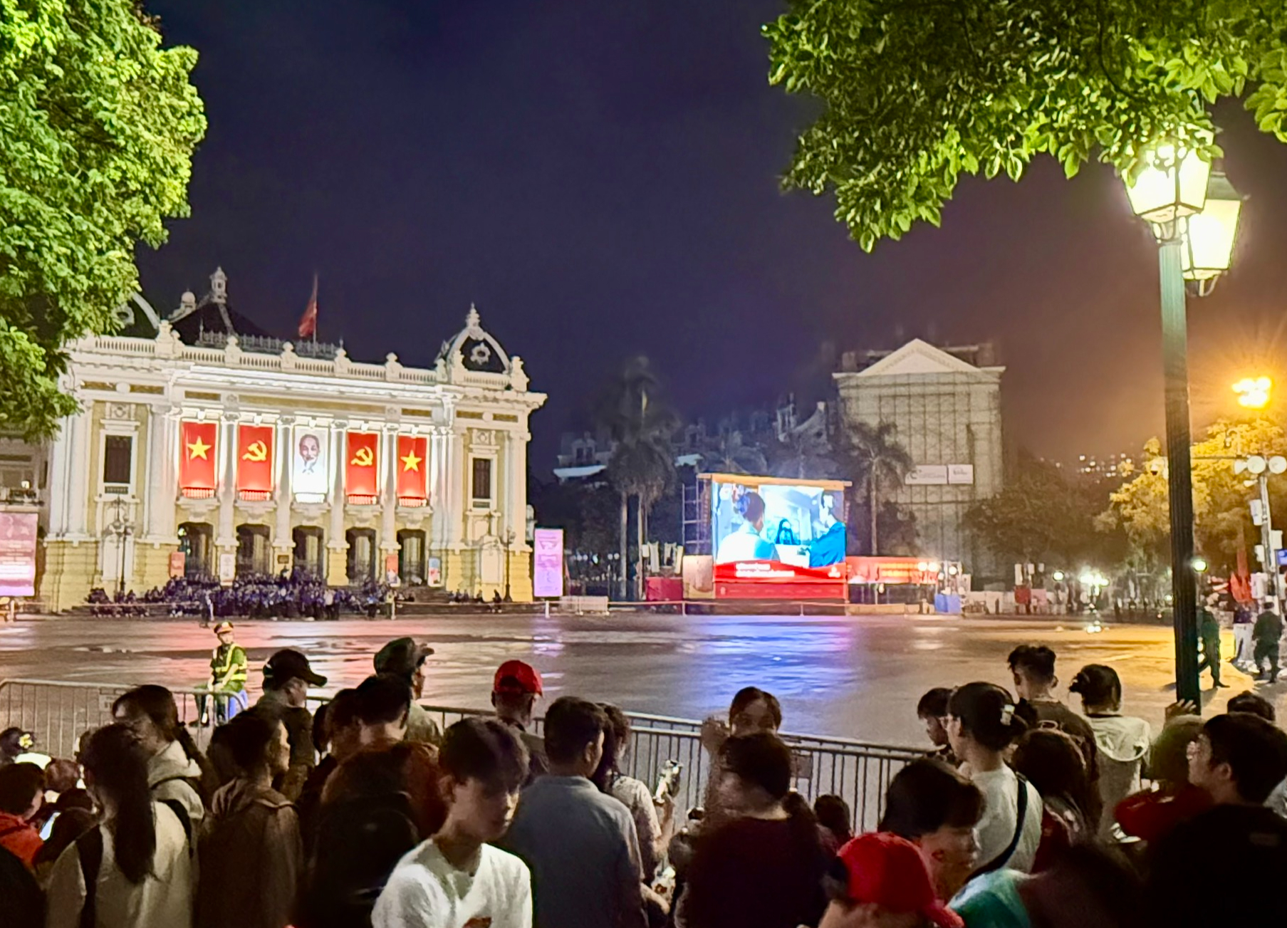 Đi xem diễu binh A80, người dân cần mang theo những gì?- Ảnh 5.