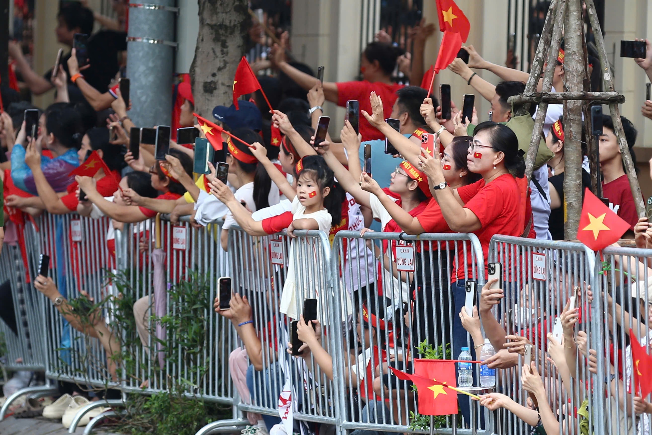 Đi xem diễu binh A80, người dân cần mang theo những gì?- Ảnh 3.