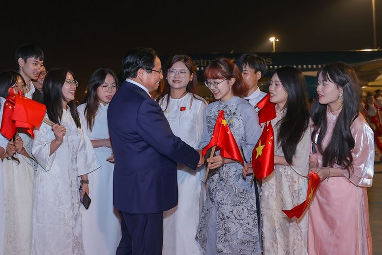 Thủ tướng Phạm Minh Chính tới Thiên Tân, bắt đầu chuyến công tác tại Trung Quốc- Ảnh 7. Thủ tướng Phạm Minh Chính tới Thiên Tân, bắt đầu chuyến công tác tại Trung Quốc- Ảnh 7.