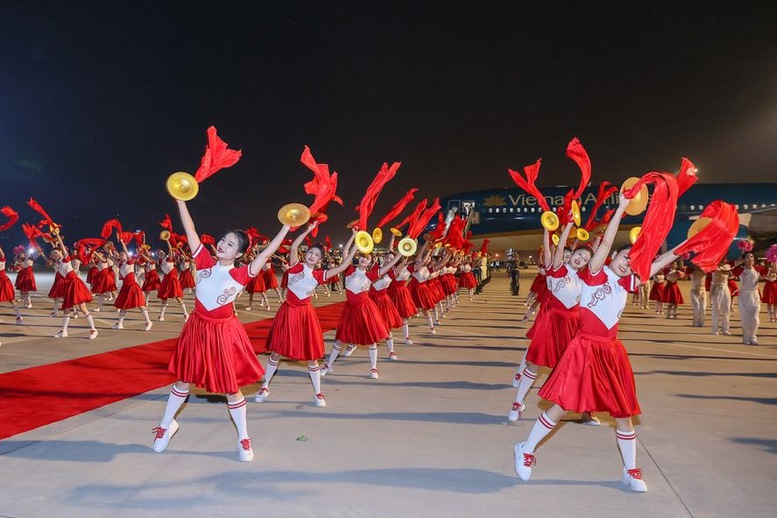 Thủ tướng Phạm Minh Chính tới Thiên Tân, bắt đầu chuyến công tác tại Trung Quốc- Ảnh 5. Thủ tướng Phạm Minh Chính tới Thiên Tân, bắt đầu chuyến công tác tại Trung Quốc- Ảnh 5.