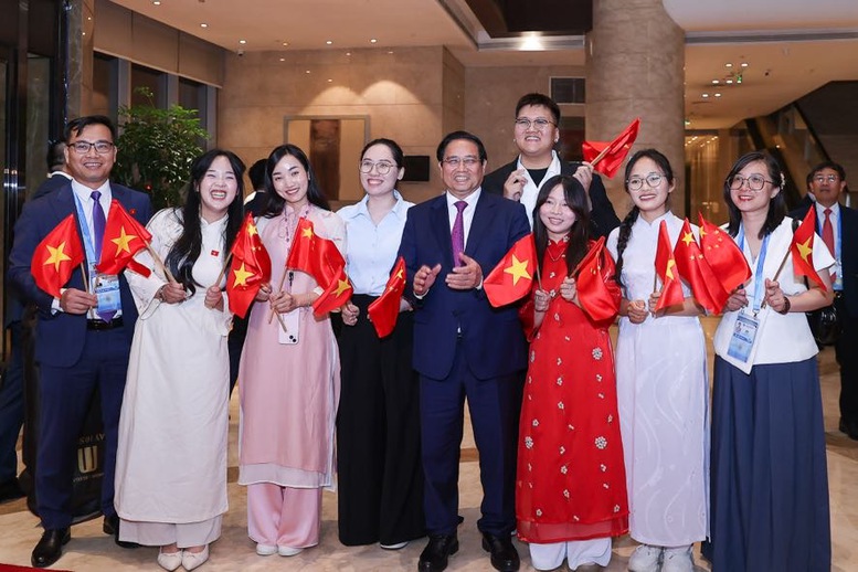 Thủ tướng Phạm Minh Chính tới Thiên Tân, bắt đầu chuyến công tác tại Trung Quốc- Ảnh 8. Thủ tướng Phạm Minh Chính tới Thiên Tân, bắt đầu chuyến công tác tại Trung Quốc- Ảnh 8.
