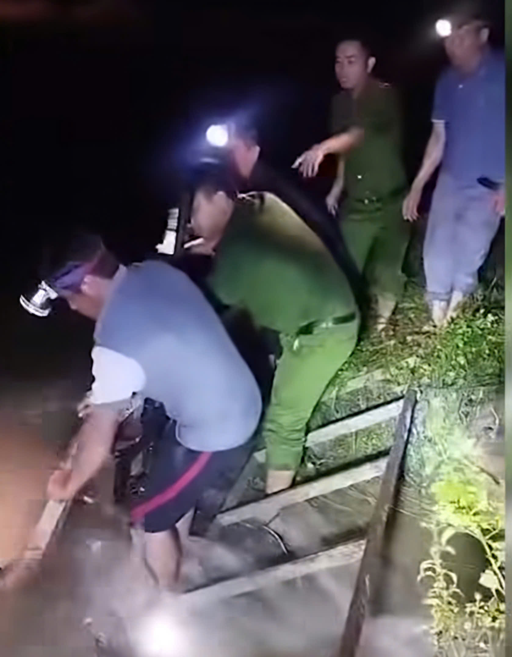 Hà Tĩnh: Bão số 6 gây mưa lớn khiến kênh thủy lợi bị vỡ - Ảnh 1.