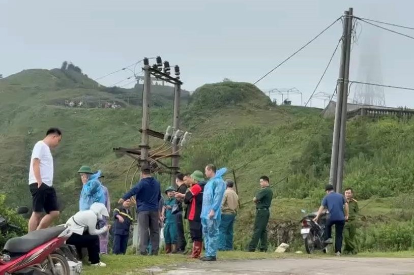 Xác định danh tính thi thể được phát hiện cùng xe ô tô Fortuner dưới vực sâu- Ảnh 1.