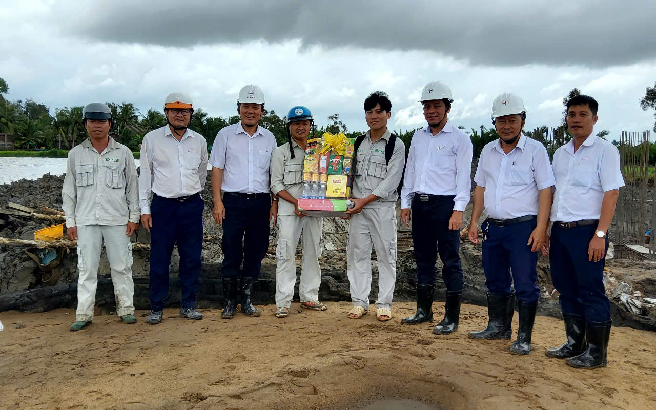 Ngành điện miền Nam xuyên lễ 2-9 trên những công trình lưới điện - Ảnh 5. Ngành điện miền Nam xuyên lễ 2-9 trên những công trình lưới điện - Ảnh 5.