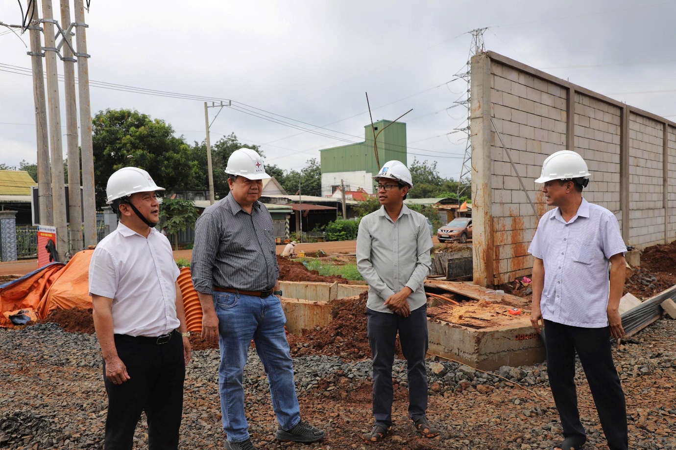 Ngành điện miền Nam xuyên lễ 2-9 trên những công trình lưới điện - Ảnh 8. Ngành điện miền Nam xuyên lễ 2-9 trên những công trình lưới điện - Ảnh 8.