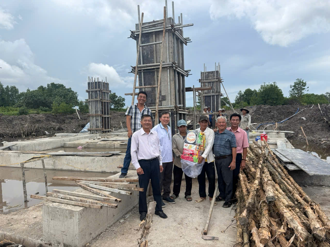 Ngành điện miền Nam xuyên lễ 2-9 trên những công trình lưới điện - Ảnh 9. Ngành điện miền Nam xuyên lễ 2-9 trên những công trình lưới điện - Ảnh 9.