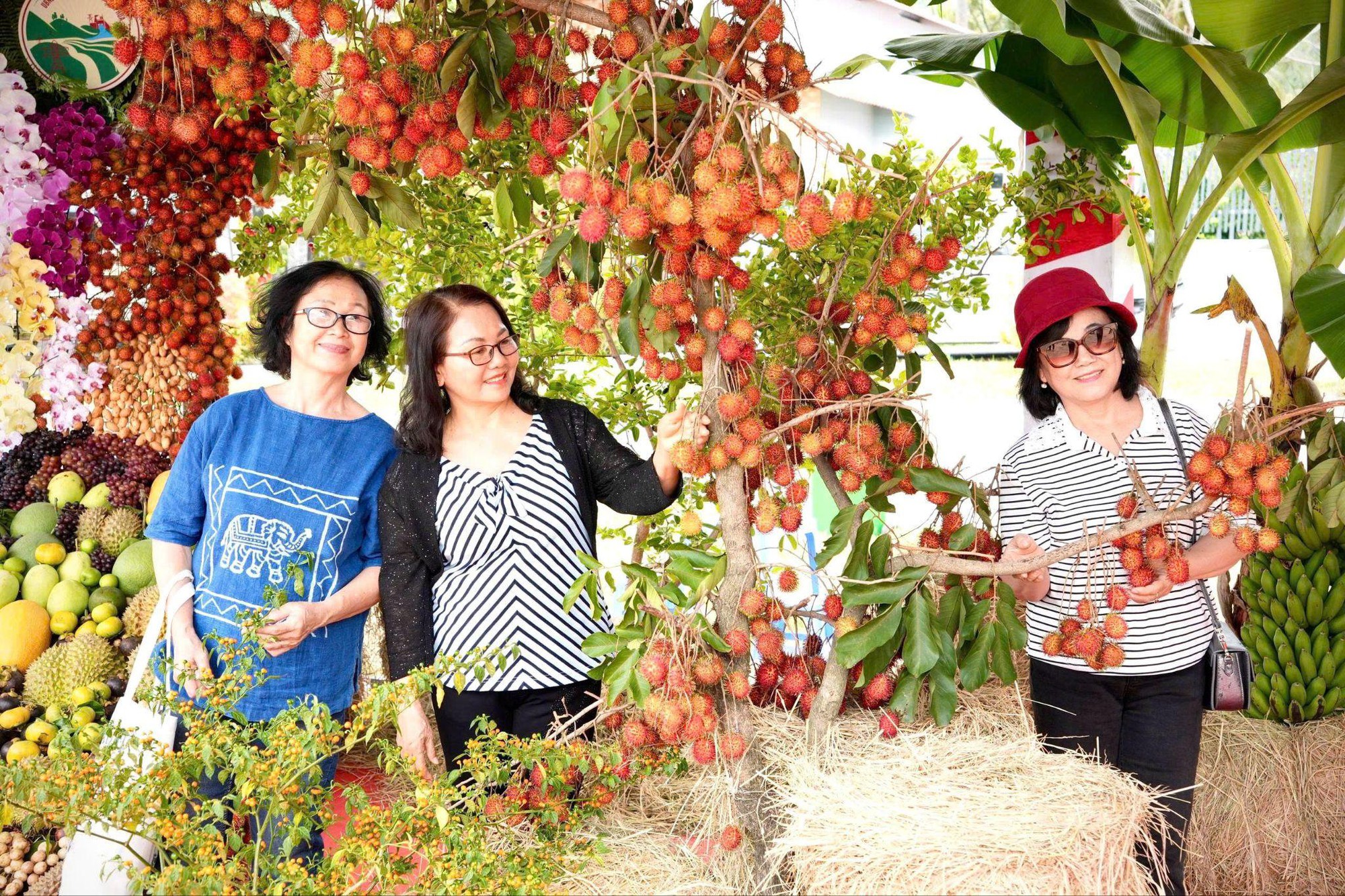 Hàng ngàn người đổ về Lâm Sơn trong ngày khai hội Lễ hội trái cây, ẩm thực 2025- Ảnh 4.