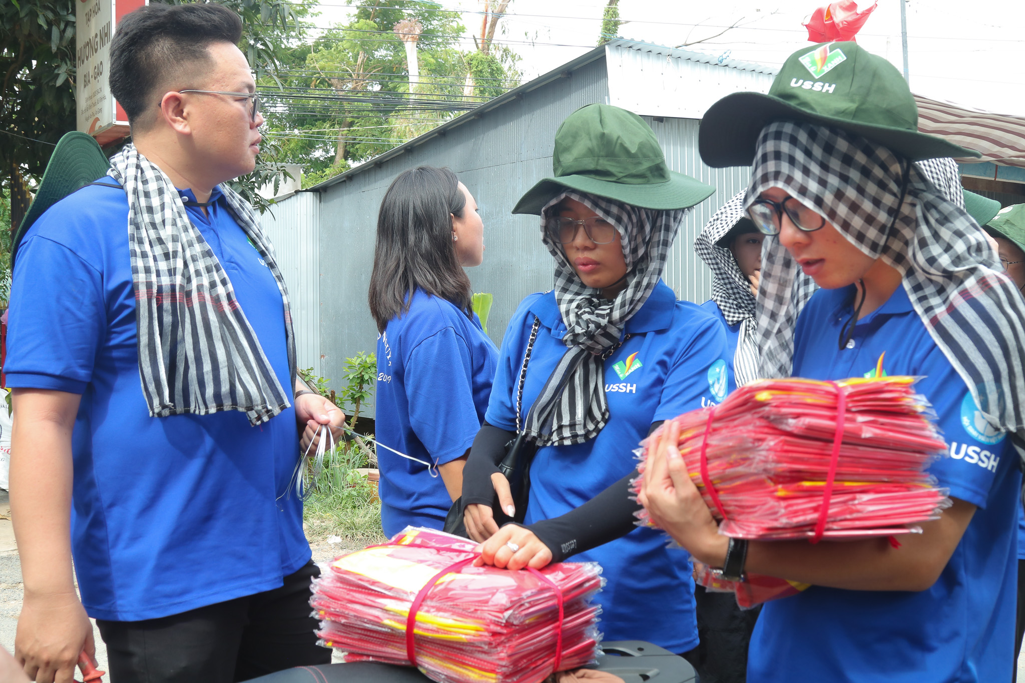 Buổi chào cờ truyền cảm hứng tại Trường Đại học Khoa học Xã hội và Nhân văn TP HCM - Ảnh 5. Buổi chào cờ truyền cảm hứng tại Trường Đại học Khoa học Xã hội và Nhân văn TP HCM - Ảnh 5.