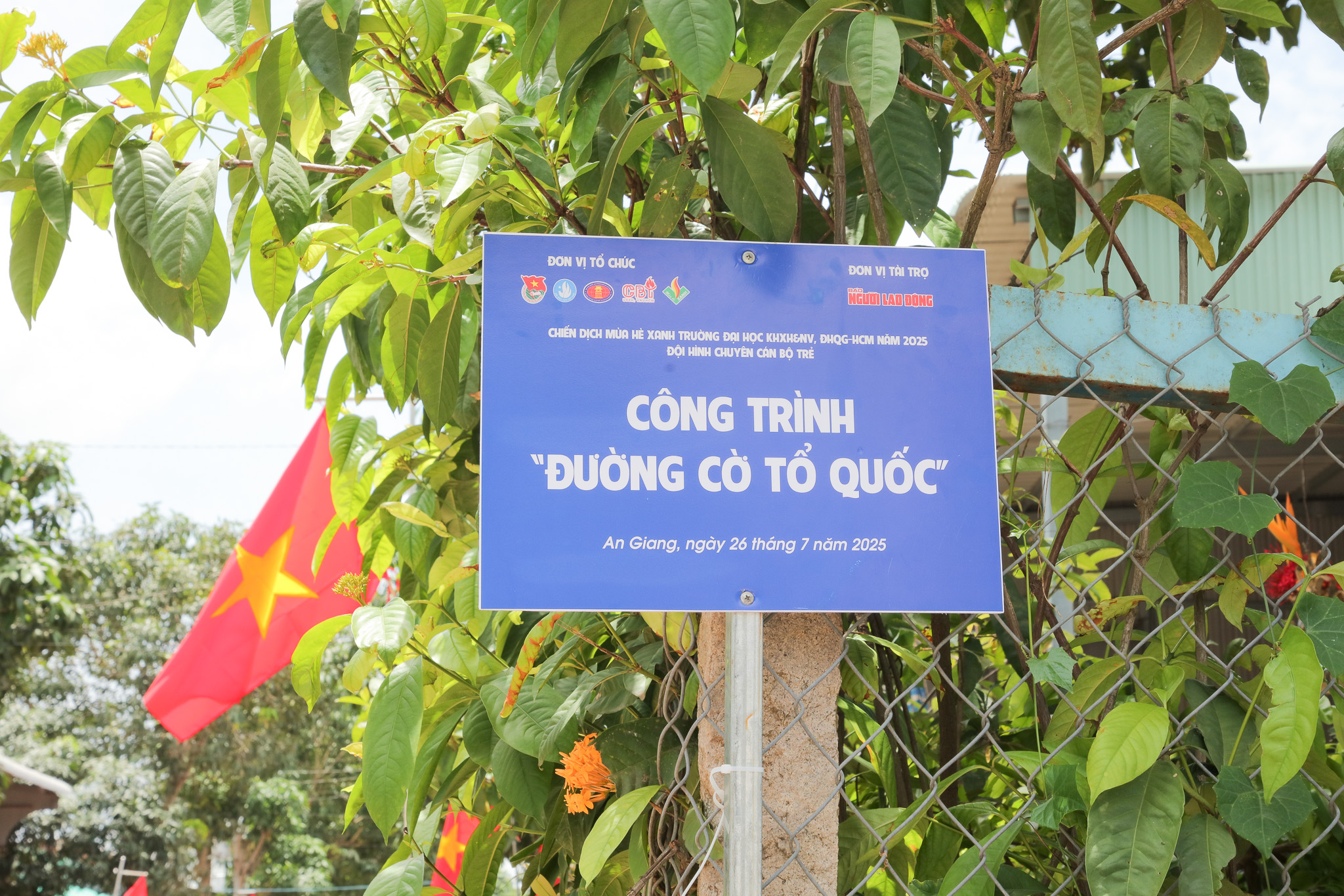 Buổi chào cờ truyền cảm hứng tại Trường Đại học Khoa học Xã hội và Nhân văn TP HCM - Ảnh 2. Buổi chào cờ truyền cảm hứng tại Trường Đại học Khoa học Xã hội và Nhân văn TP HCM - Ảnh 2.