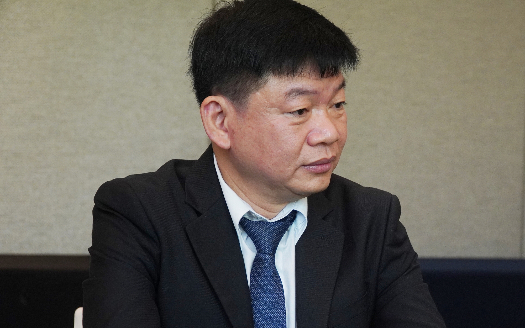 Một huấn luyện vi&ecirc;n đột tử tr&ecirc;n s&acirc;n cầu l&ocirc;ng - Ảnh 2.