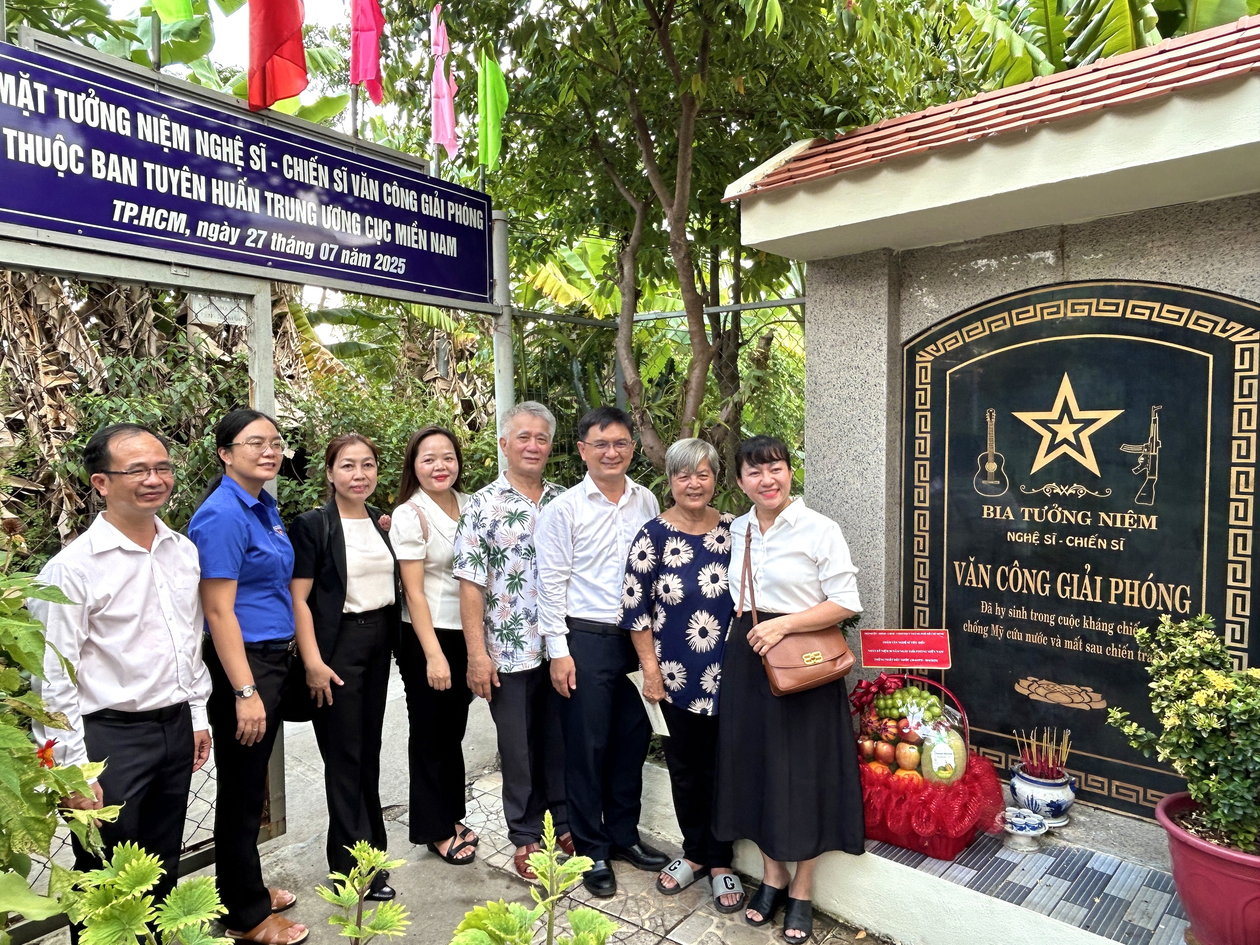Vzdání pocty hudebníkovi Tran Long Anovi a zasloužilé umělkyni Phi Yen - Foto 5. Tri ân nhạc sĩ Trần Long Ẩn và NSƯT Phi Yến- Ảnh 5.