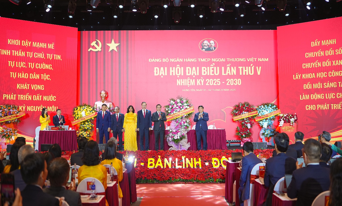 Đại hội Đảng bộ Vietcombank lần V: Giữ vai trò “sếu đầu đàn”, dẫn dắt phát triển đất nước- Ảnh 4.