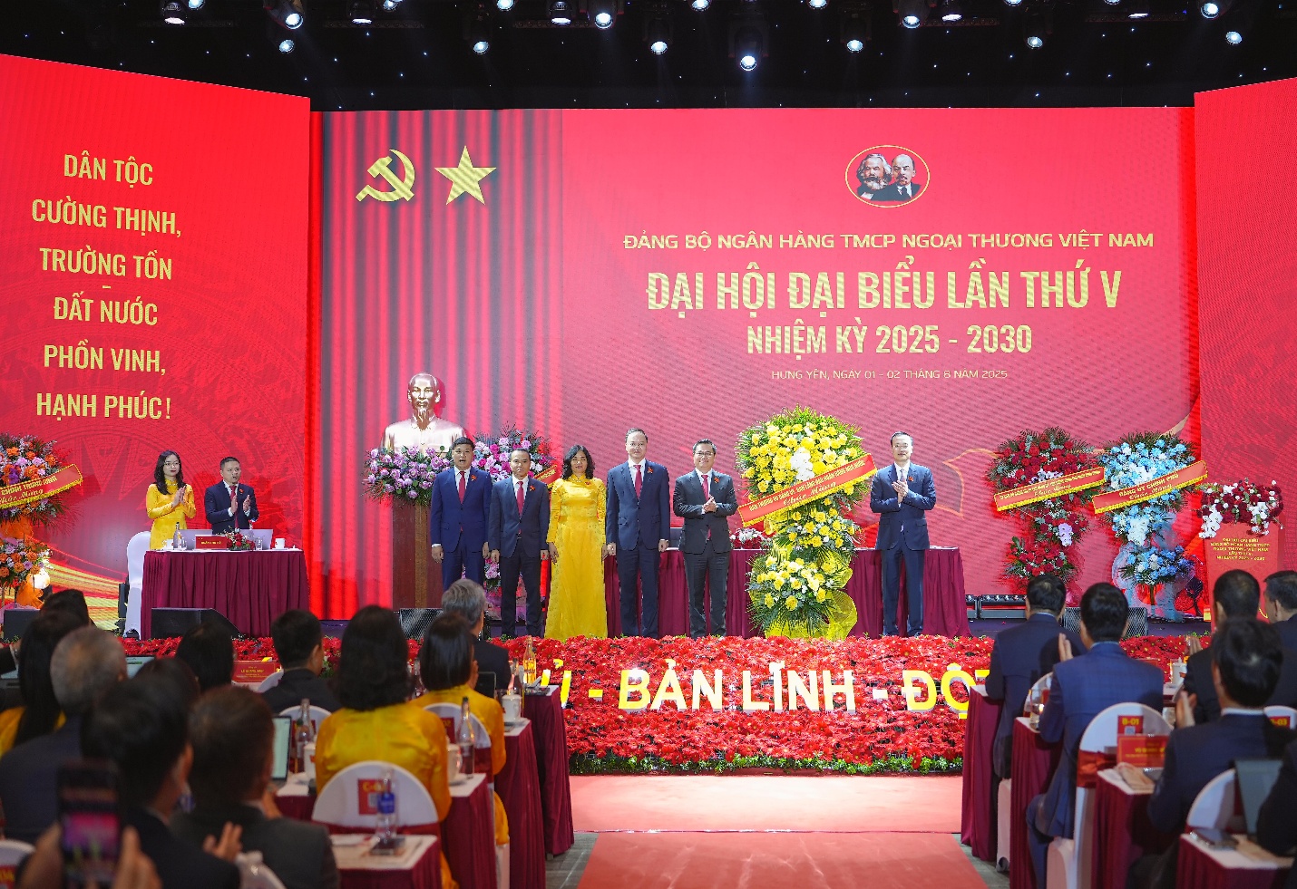 Đại hội Đảng bộ Vietcombank lần V: Giữ vai trò “sếu đầu đàn”, dẫn dắt phát triển đất nước- Ảnh 5.