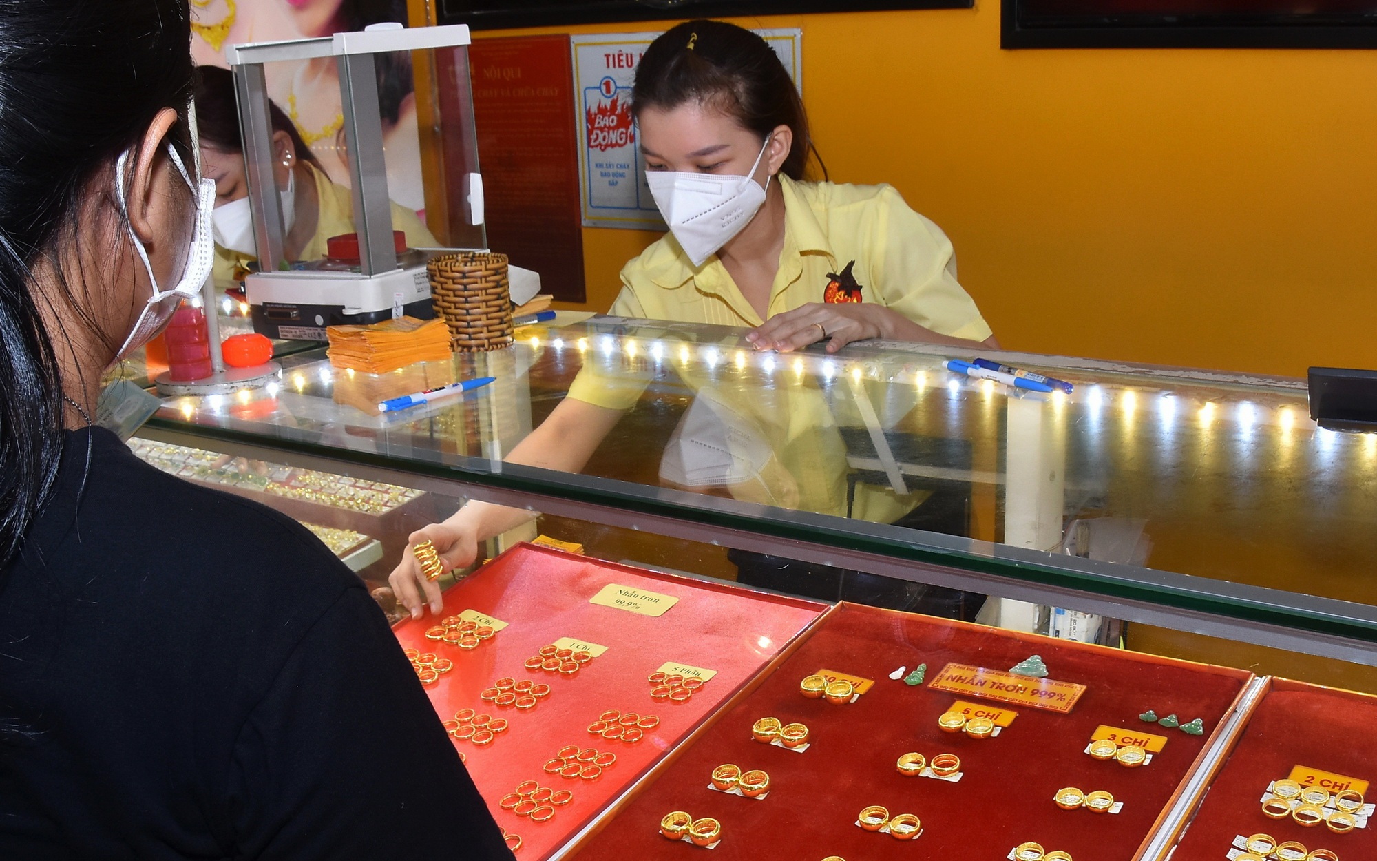 Ngân hàng Nhà nước tiếp tục thanh, kiểm tra thị trường vàng - Ảnh 2.