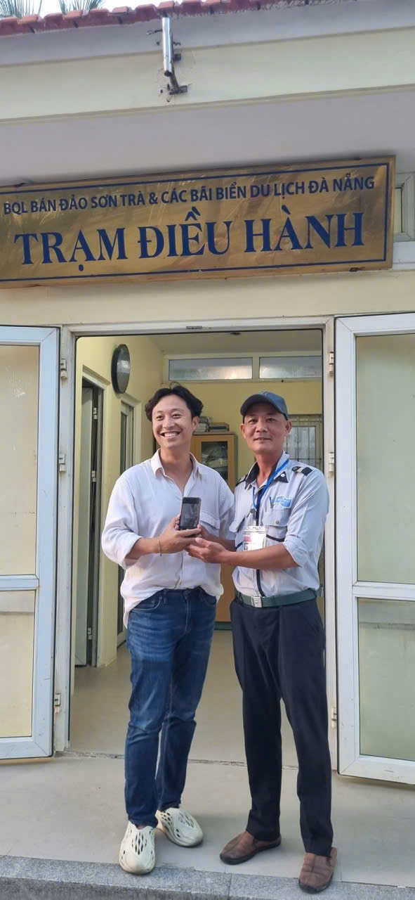 Đà Nẵng thưởng "nóng" người vượt 30 km tìm nhẫn kim cương cho khách Úc- Ảnh 5. Đà Nẵng thưởng "nóng" người vượt 30 km tìm nhẫn kim cương cho khách Úc- Ảnh 5.