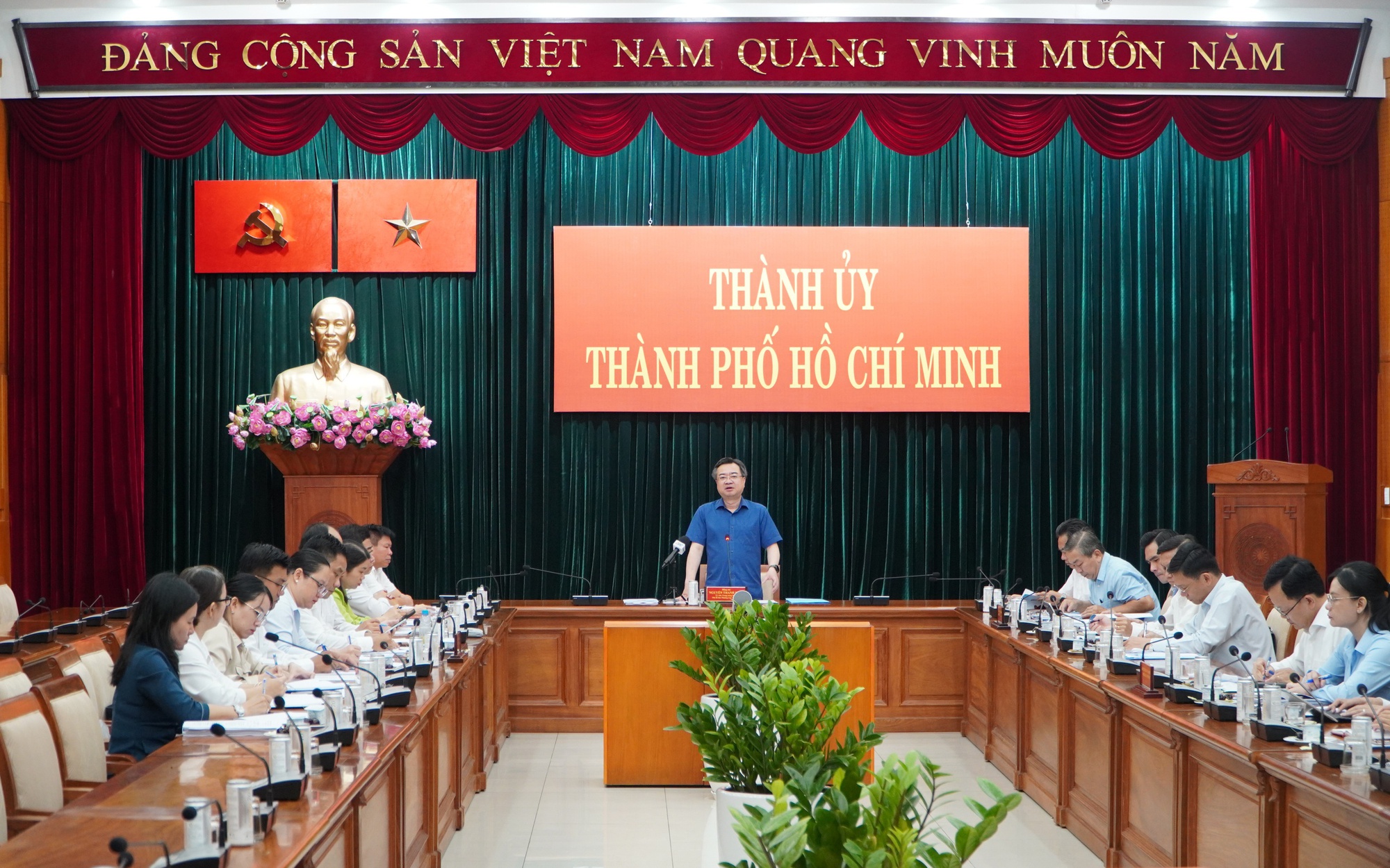 TP HCM lấy ý kiến chuyên gia hoàn thiện văn kiện Đại hội Đảng bộ lần thứ I - Ảnh 3.