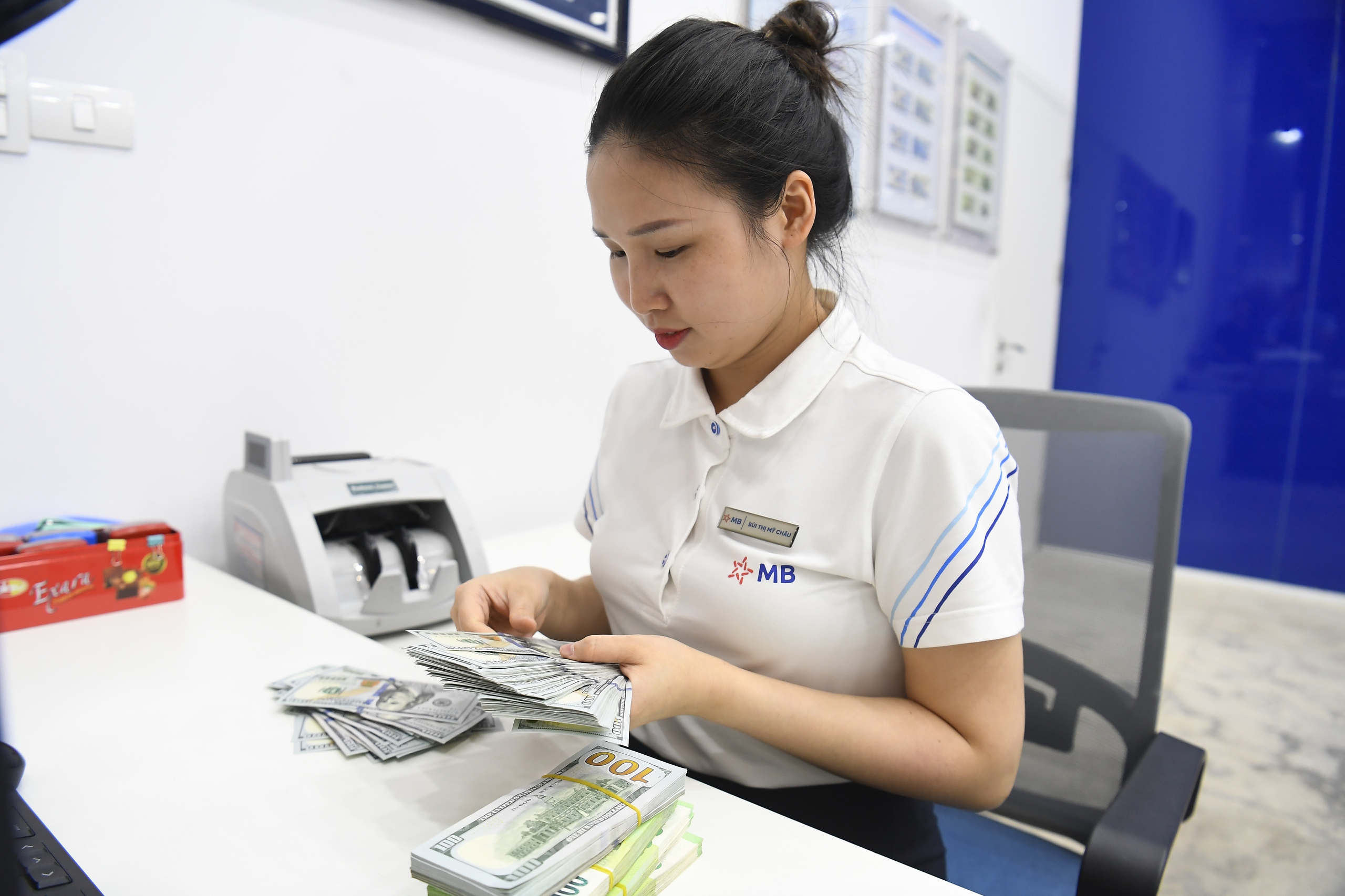 Az USD ára Vietnámban folyamatosan emelkedik, mit mond erről az Állami Bank? - 2. kép. Giá USD tại Việt Nam liên tục tăng, Ngân hàng Nhà nước nói gì?- Ảnh 2.