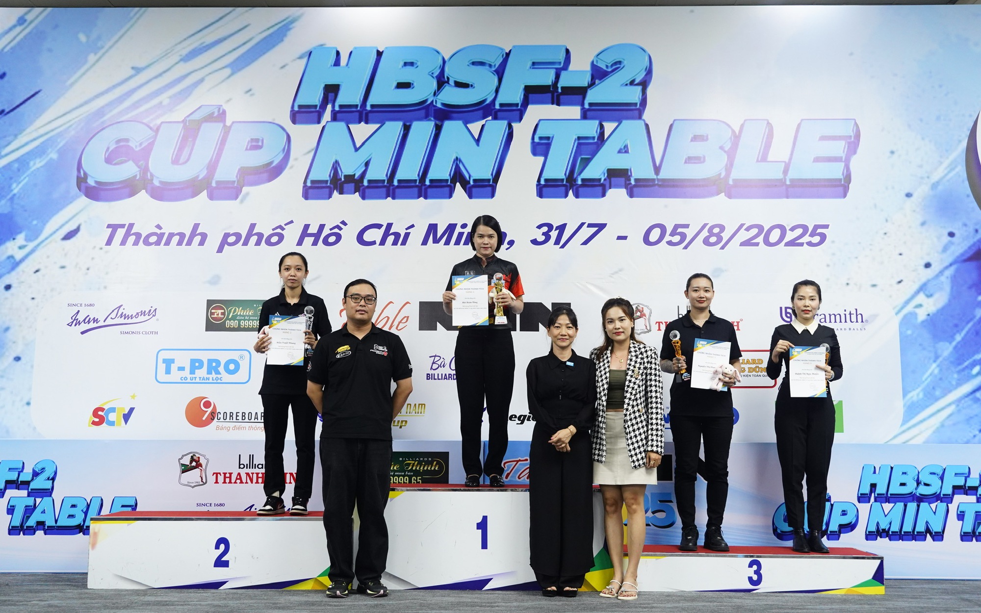 Trần Quyết Chiến chờ ng&ocirc;i v&ocirc; địch tr&ecirc;n s&acirc;n nh&agrave; - Ảnh 2.