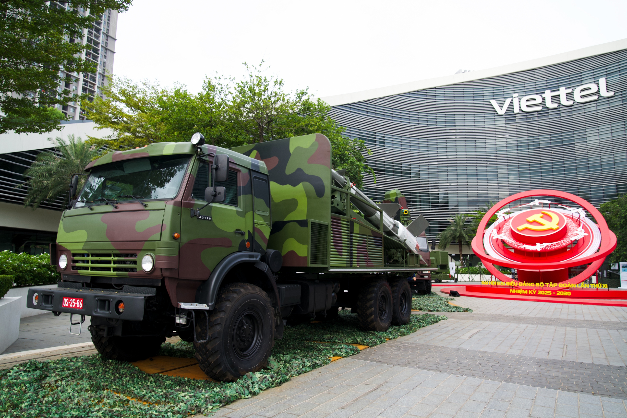 Viettel vyrábí mnoho typů zbraní a moderního, high-tech vybavení - Foto 3. Viettel sản xuất nhiều loại vũ khí, trang bị công nghệ cao, hiện đại- Ảnh 3.