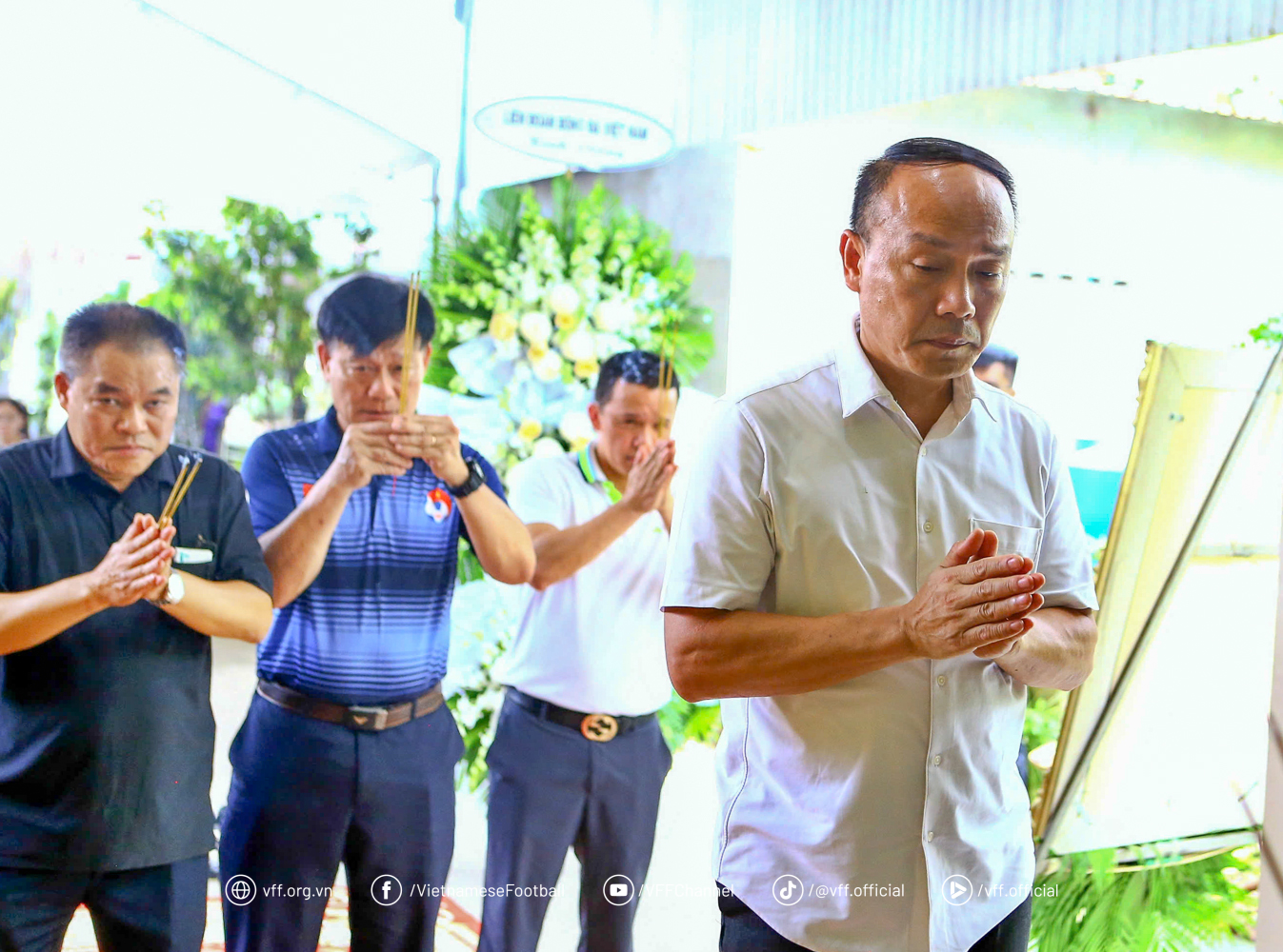 VFF משתפת ותומכת במשפחתו של השופט המנוח טראן דין תין - תמונה 4. VFF san sẻ, hỗ trợ gia đình cố trọng tài Trần Đình Thịnh- Ảnh 4.