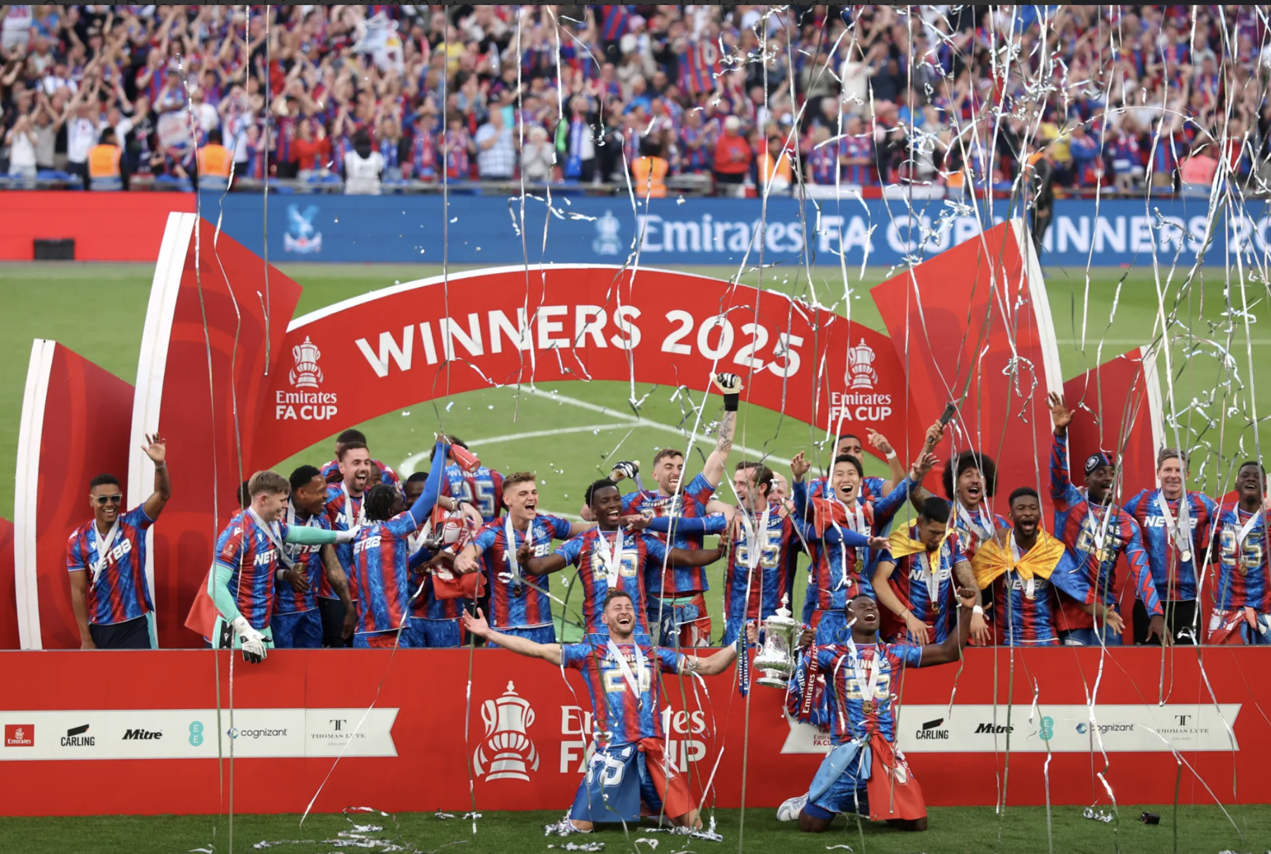 Crystal Palace quyết kiện UEFA vì bị tước quyền dự Europa League - Ảnh 1.