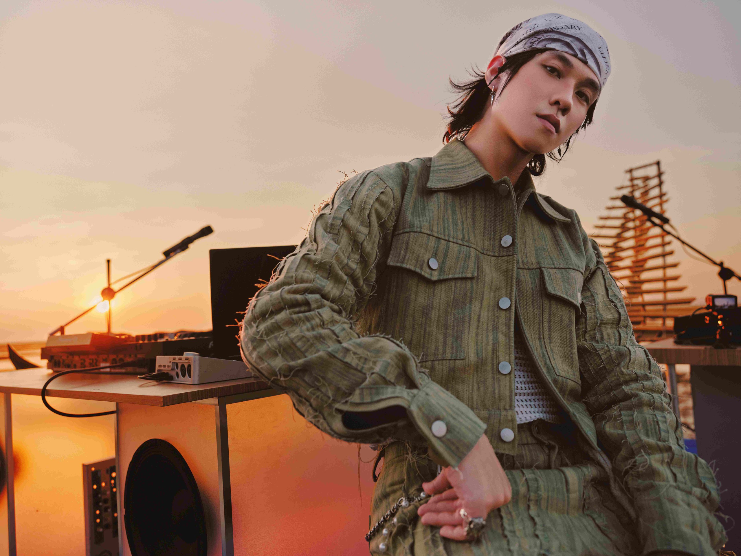 Οι Βιετναμέζοι θαυμαστές «βουίζουν» όταν η μουσική ιστοσελίδα Pitchfork έδωσε μουσική επένδυση σε ένα βιετναμέζικο άλμπουμ - Φωτογραφία 1. Fan Việt