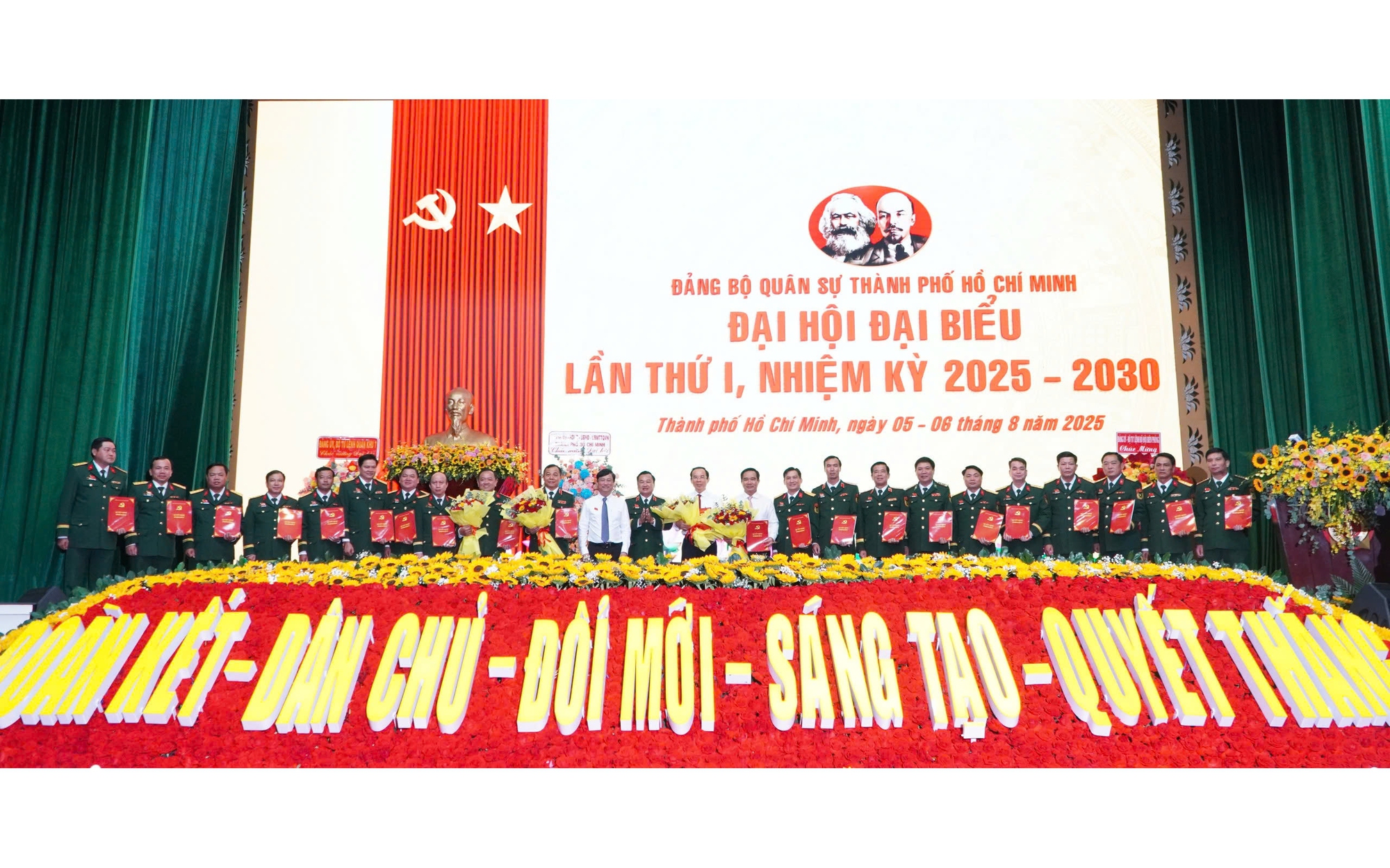 Bí thư Thành ủy TP HCM Trần Lưu Quang dự Lễ kỷ niệm 80 năm Ngày truyền thống LLVT thành phố - Ảnh 1.