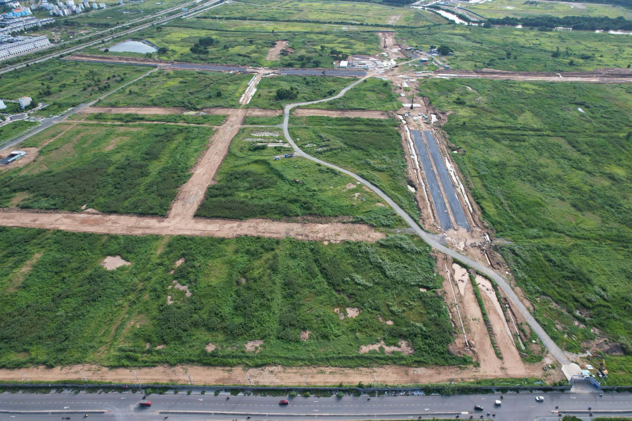 Vì sao lại bỏ qua nguyên tắc thị trường khi định giá đất? - Ảnh 1.